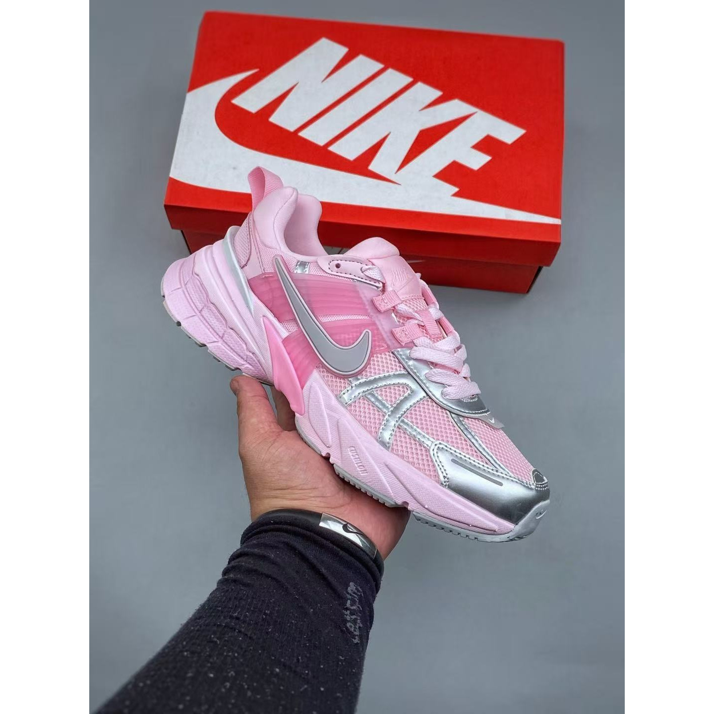 <p>Nike V2K Run 减震防滑复古低帮跑步鞋</p>