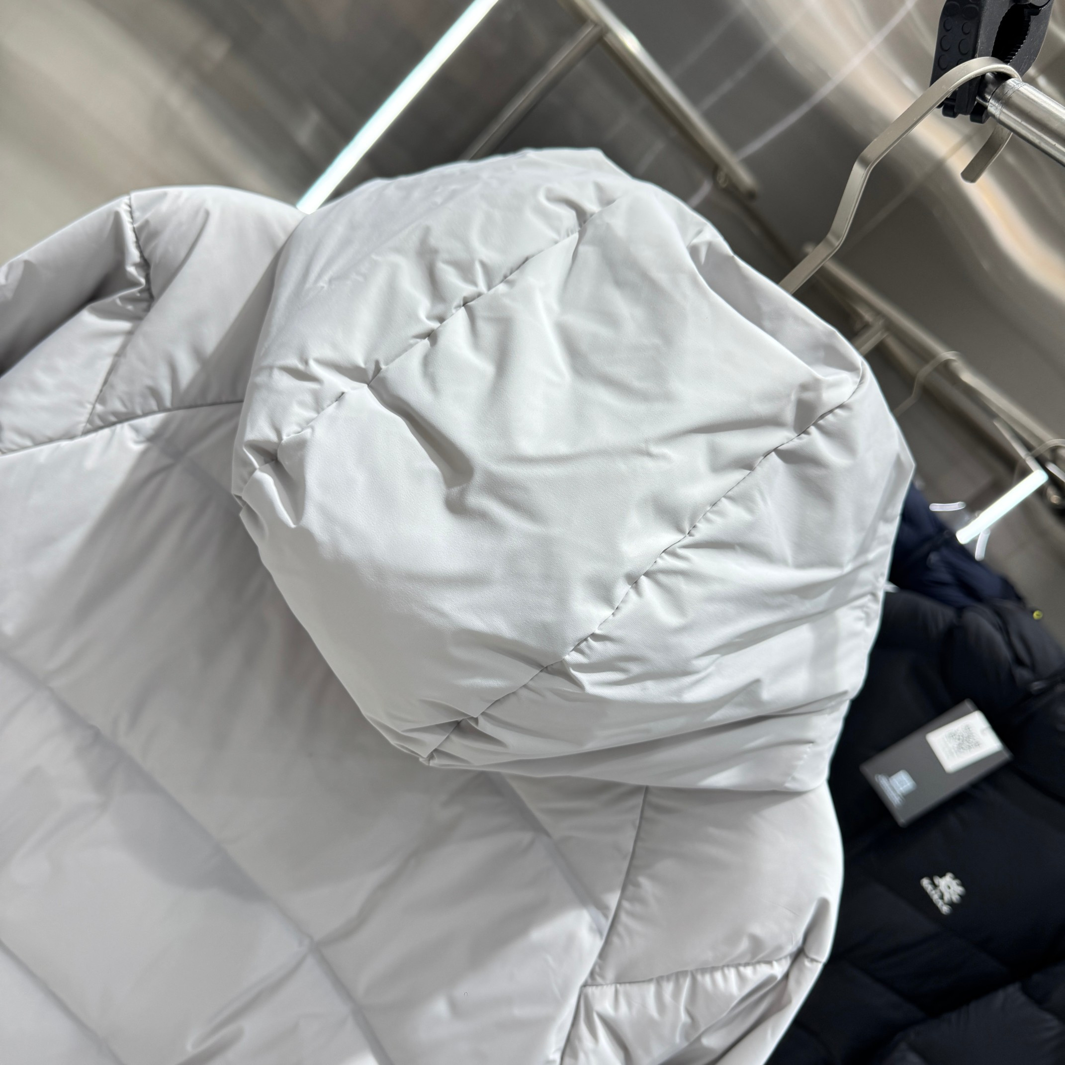 <p>DESCENTE 运动羽绒服(米白)</p>