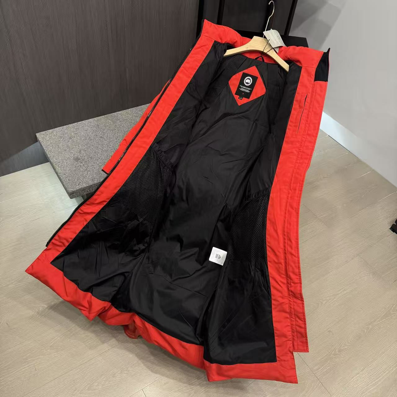 <p>Canada Goose 可拆卸兜帽全長款羽绒服(橘紅)</p>