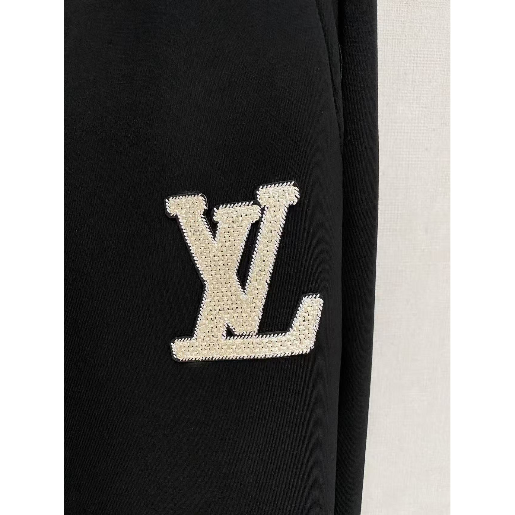 <p>LV 男士长裤(782438)</p>