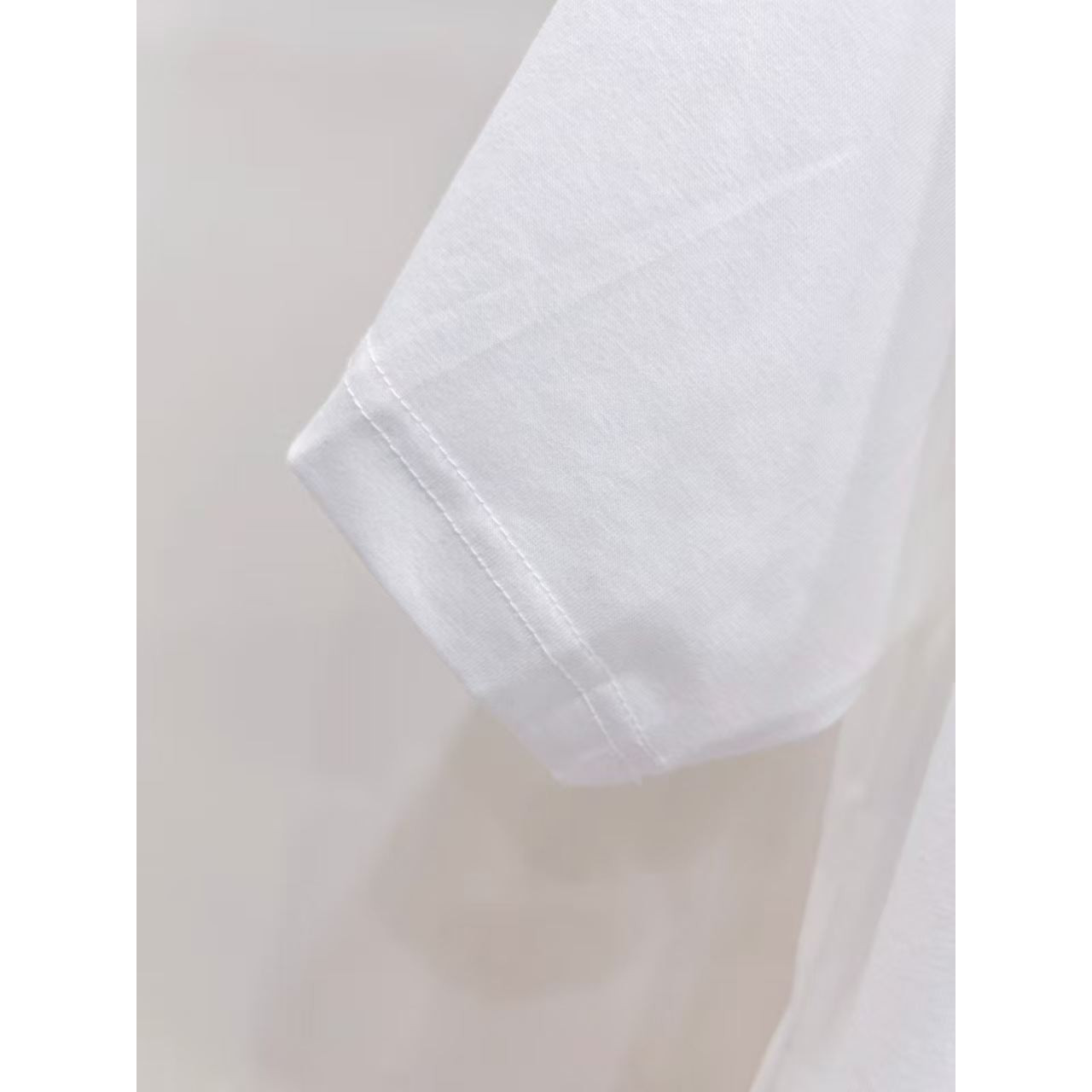 <p>MONCLER&nbsp;纯棉面料高端短袖(白)</p>