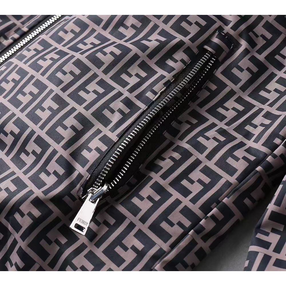 <p>FENDI 男士夹克外套(紫)</p>