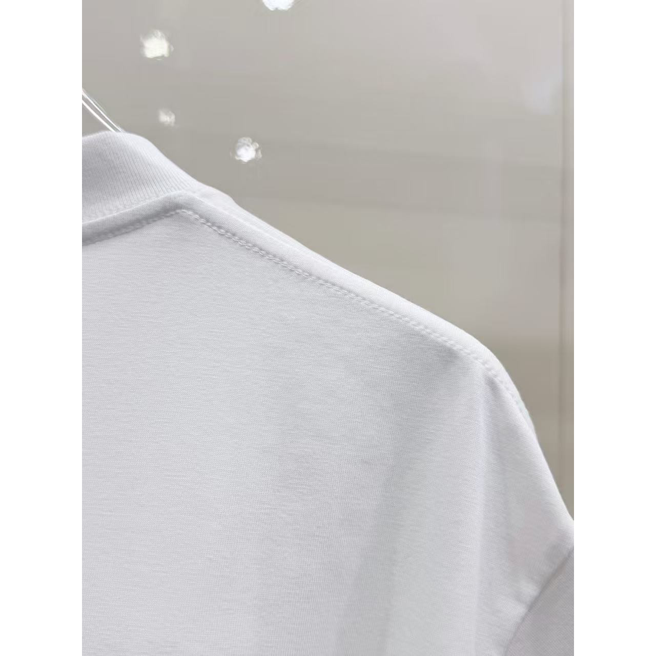<p>Balenciaga 老爹鞋子短袖t恤(白)&nbsp;</p>