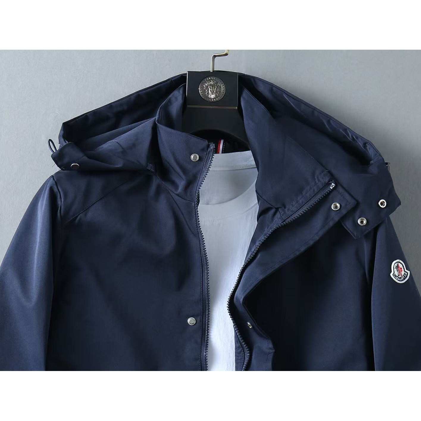 <p>MONCLER 男士夹克外套(800830)</p>
