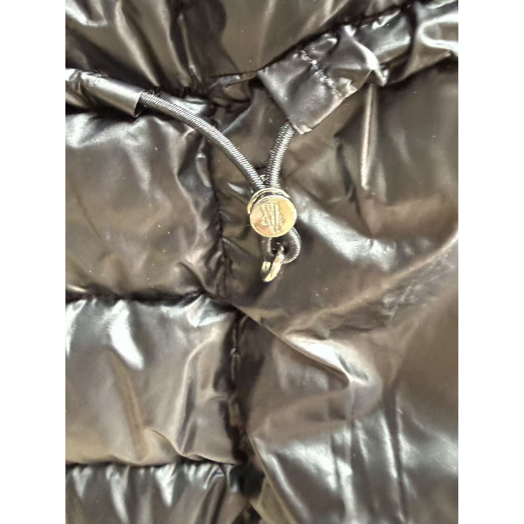 <p>Moncler 连帽中长羽绒服(黑)</p>