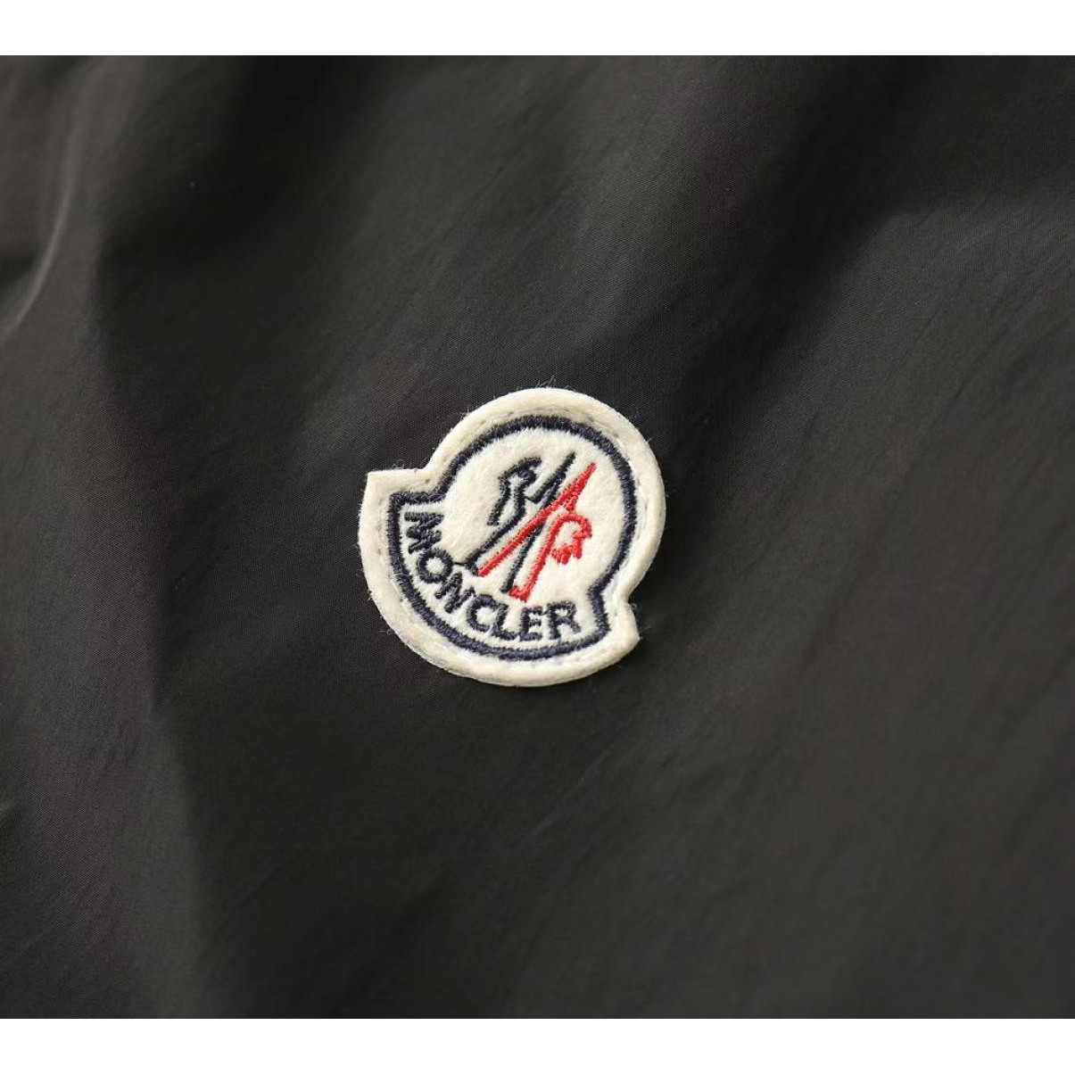 <p>MONCLER&nbsp;男士夹克外套(黑)</p>