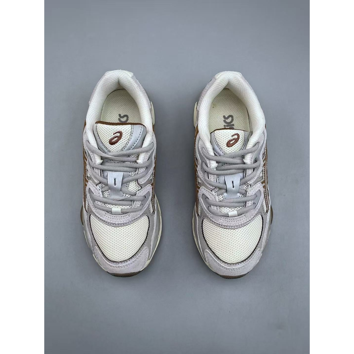 <p>Asics Gel-NYC 透气跑鞋</p>