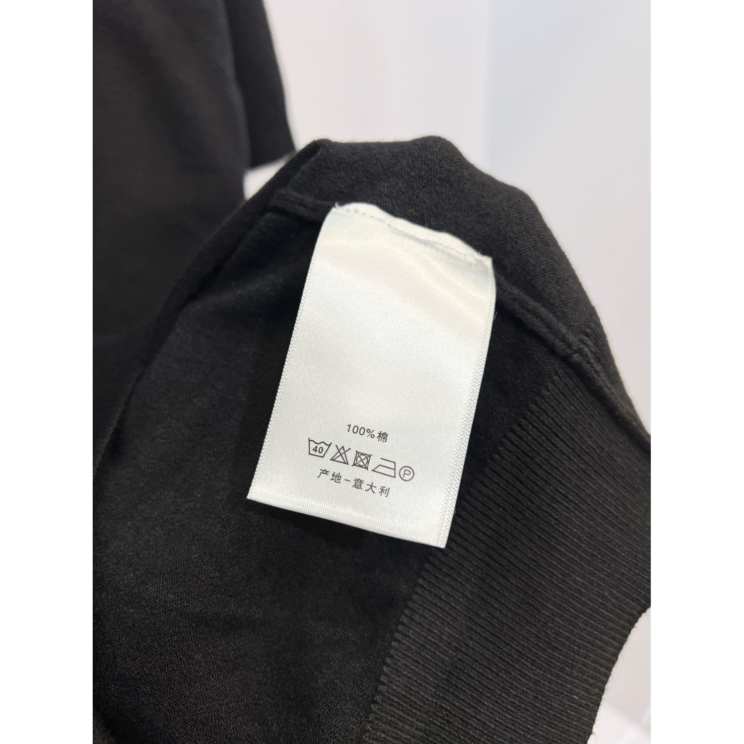<p>DIOR 针织羊毛短袖T恤(黑)</p>