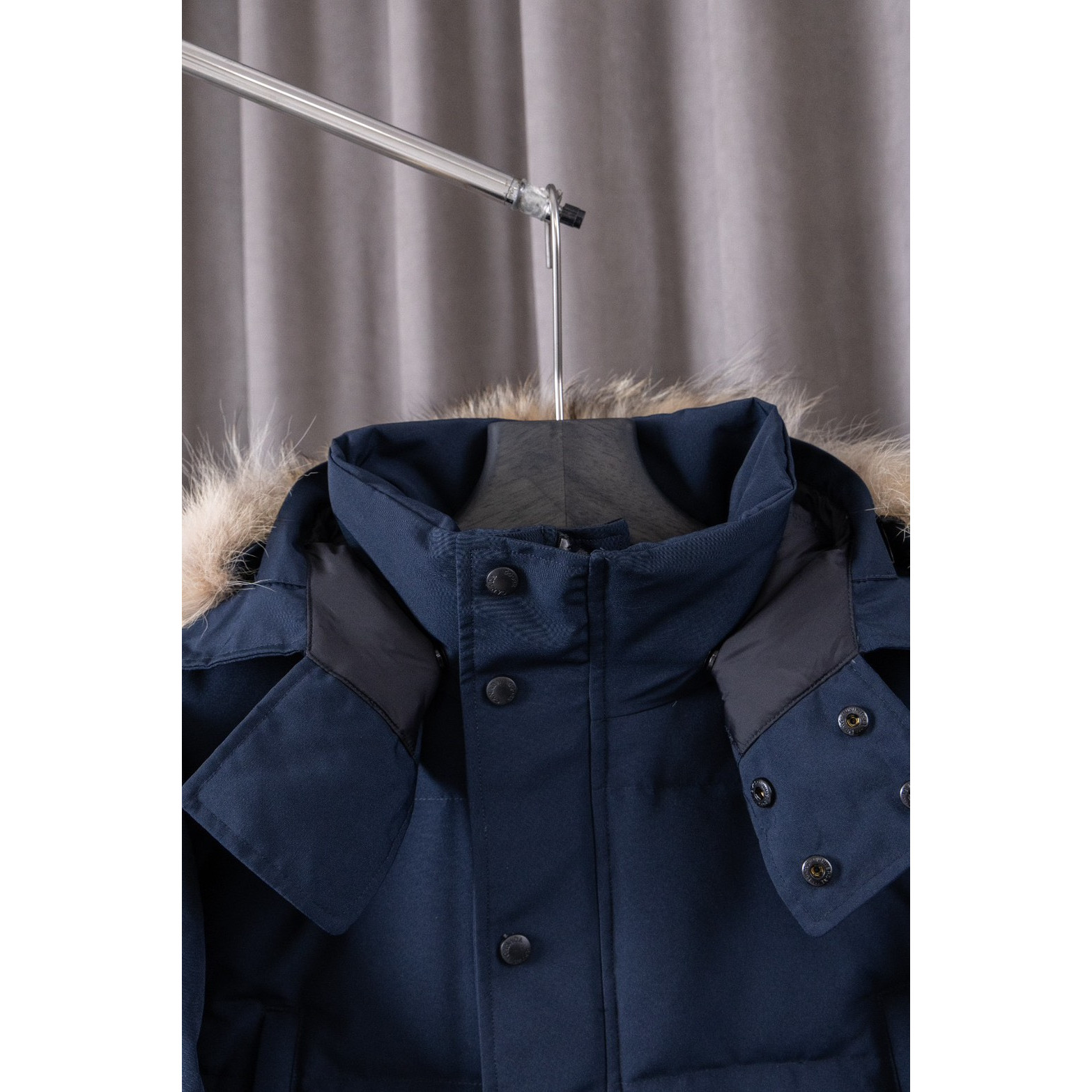 <p>Canada Goose 顶级狼毛Wyndham 2048M &nbsp;29款 系列派克大衣羽绒服(深蓝色)</p>