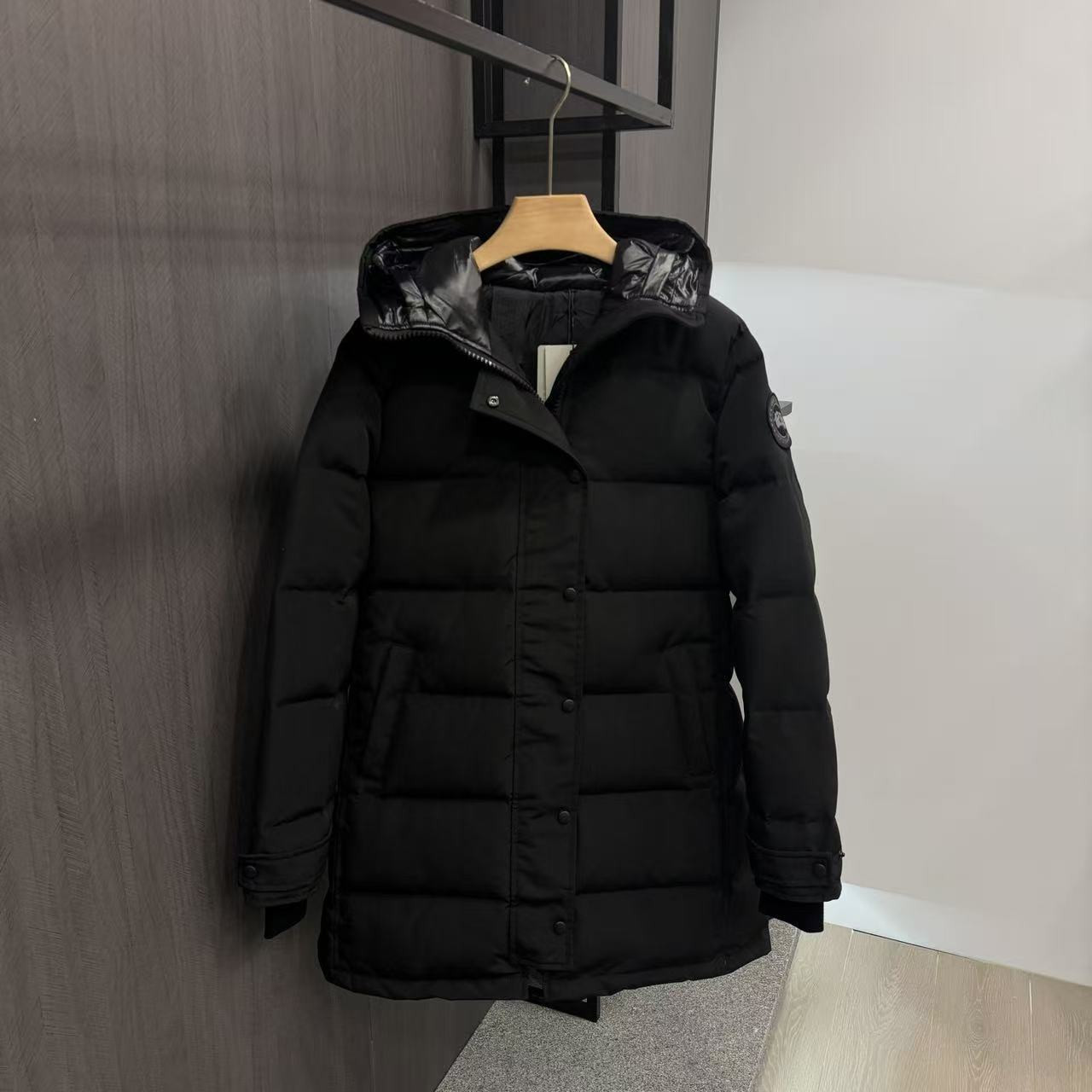<p>Canada Goose Shelburn*派克大衣羽绒服(黑色黑標)</p>