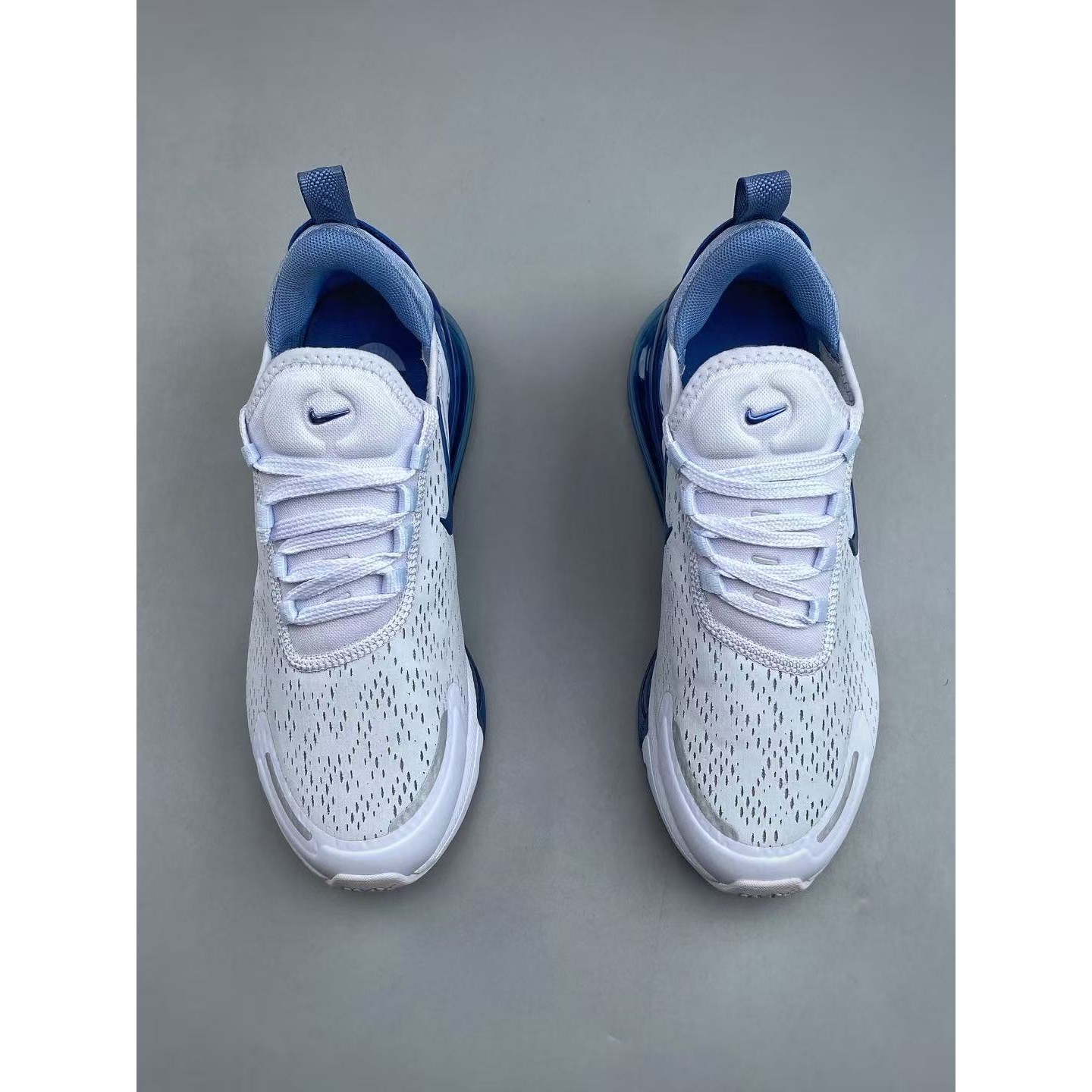 <p>Nike AIR MAX 270 PREMIUM 气垫休闲跑鞋(白藍)</p>