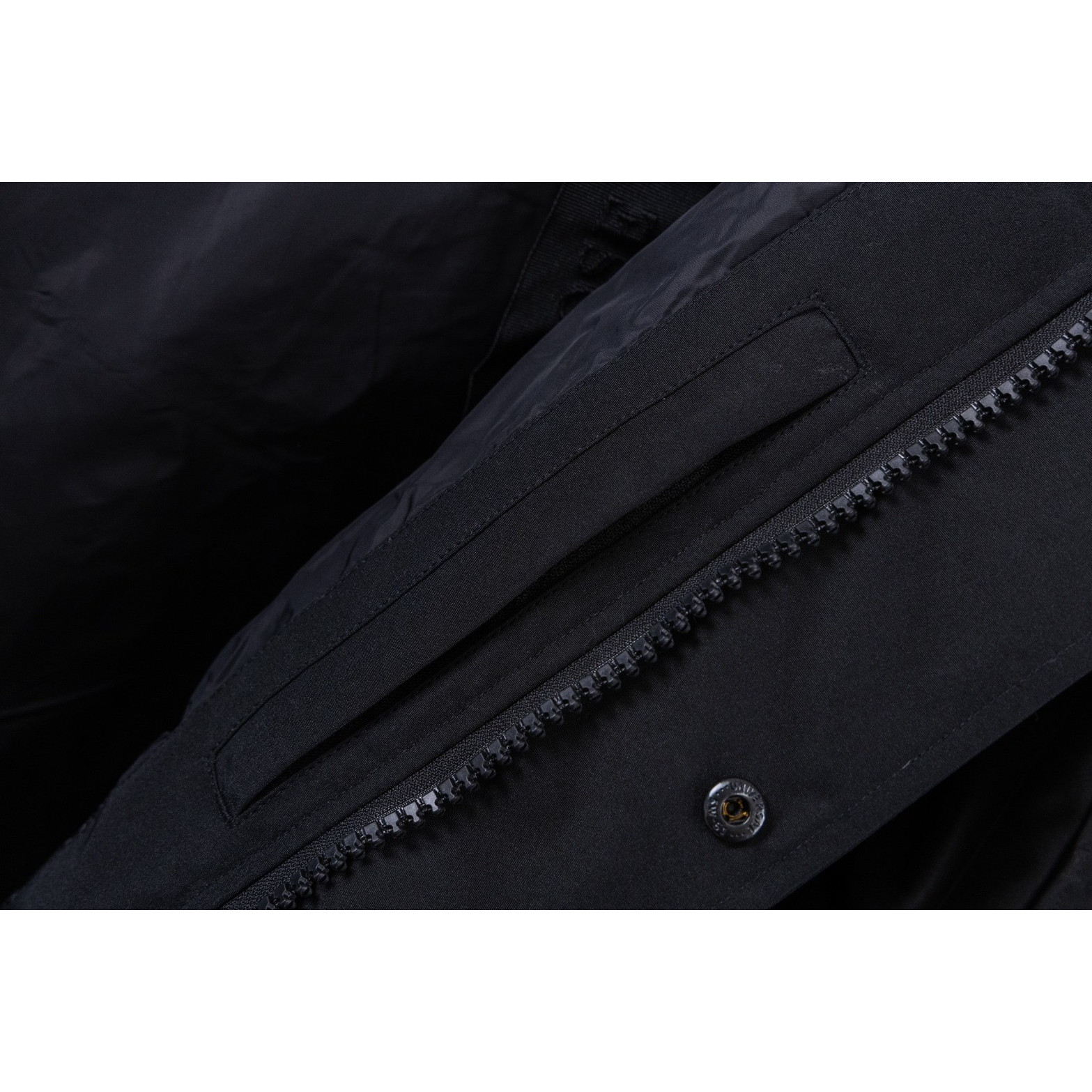 <p>Canada Goose 01款 Chilliwack Bomber 飞行员羽绒服(黑色)</p>