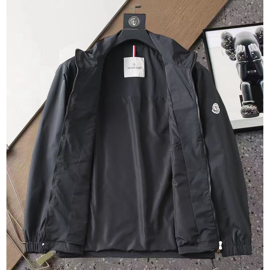 <p>MONCLER&nbsp;男士夹克外套(800856)</p>