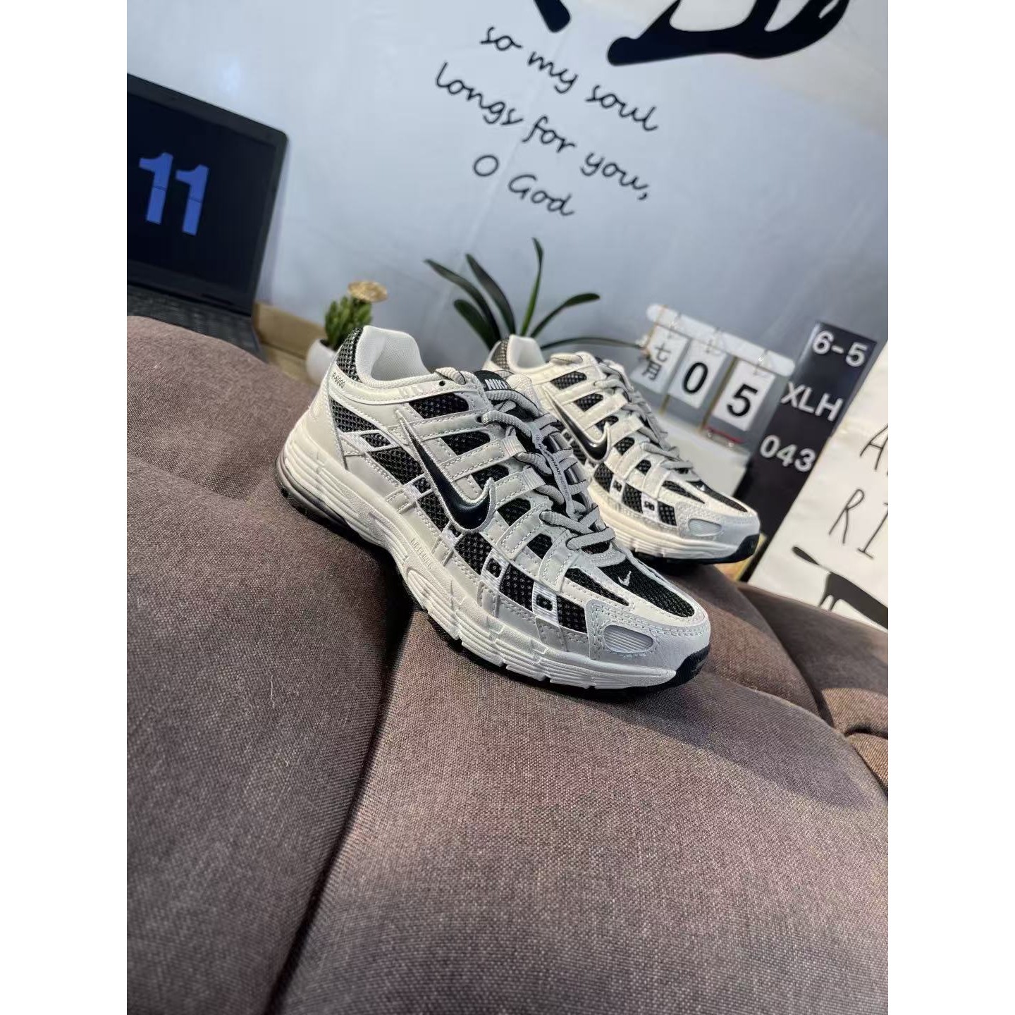<p>Nike p-6000(黑白)</p>
