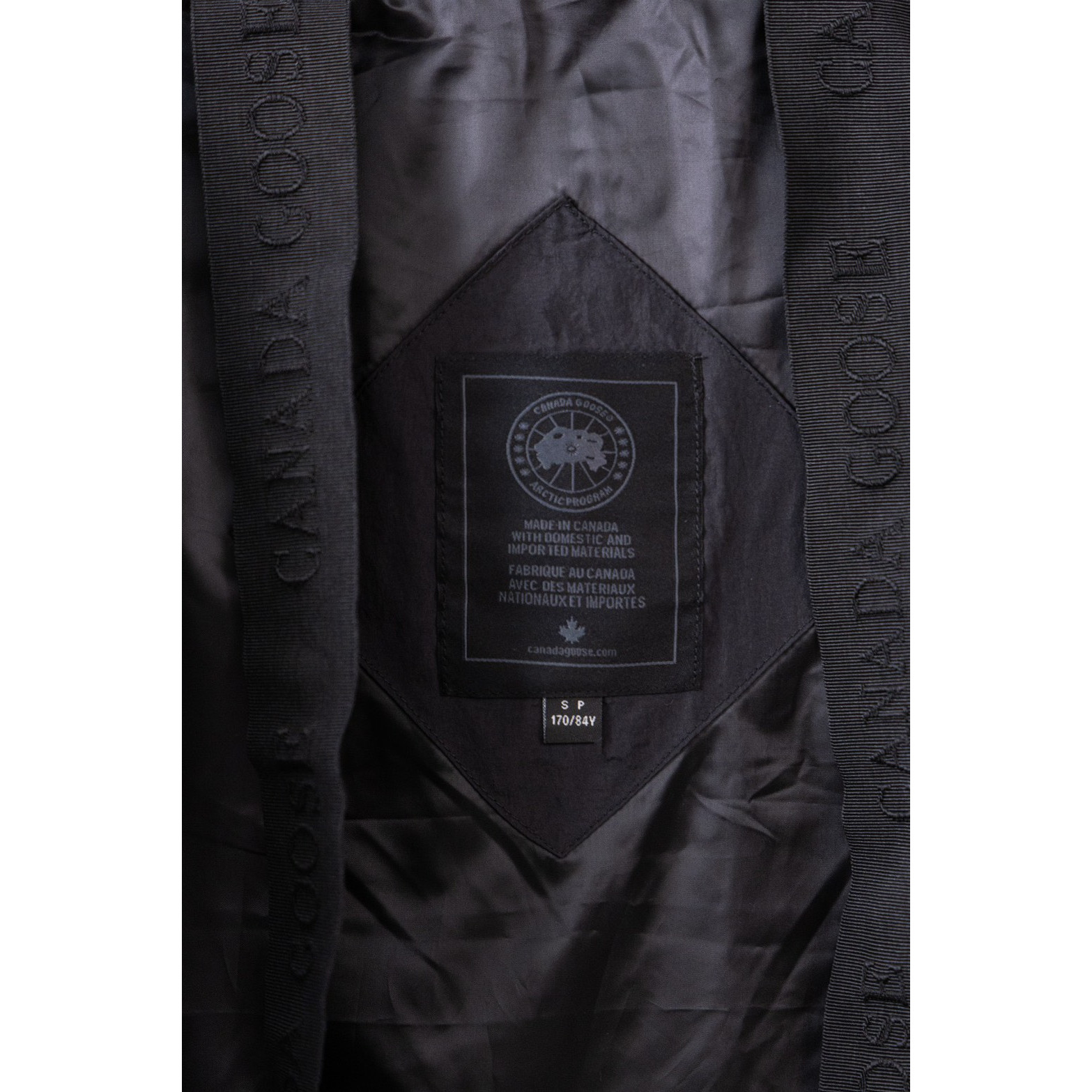 <p>Canada Goose Lawrence 系列2802立领羽绒服(藏蓝)</p>
