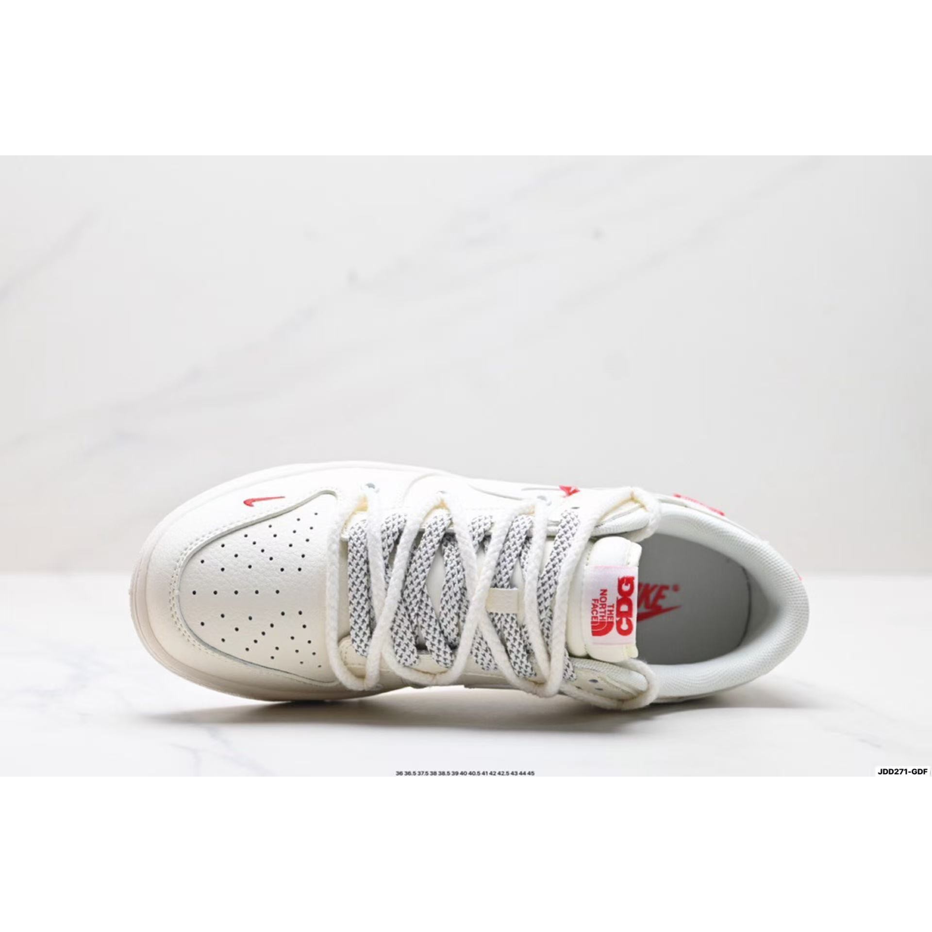 <p>Nike Dunk Low 低帮休闲运动板鞋(白)</p>