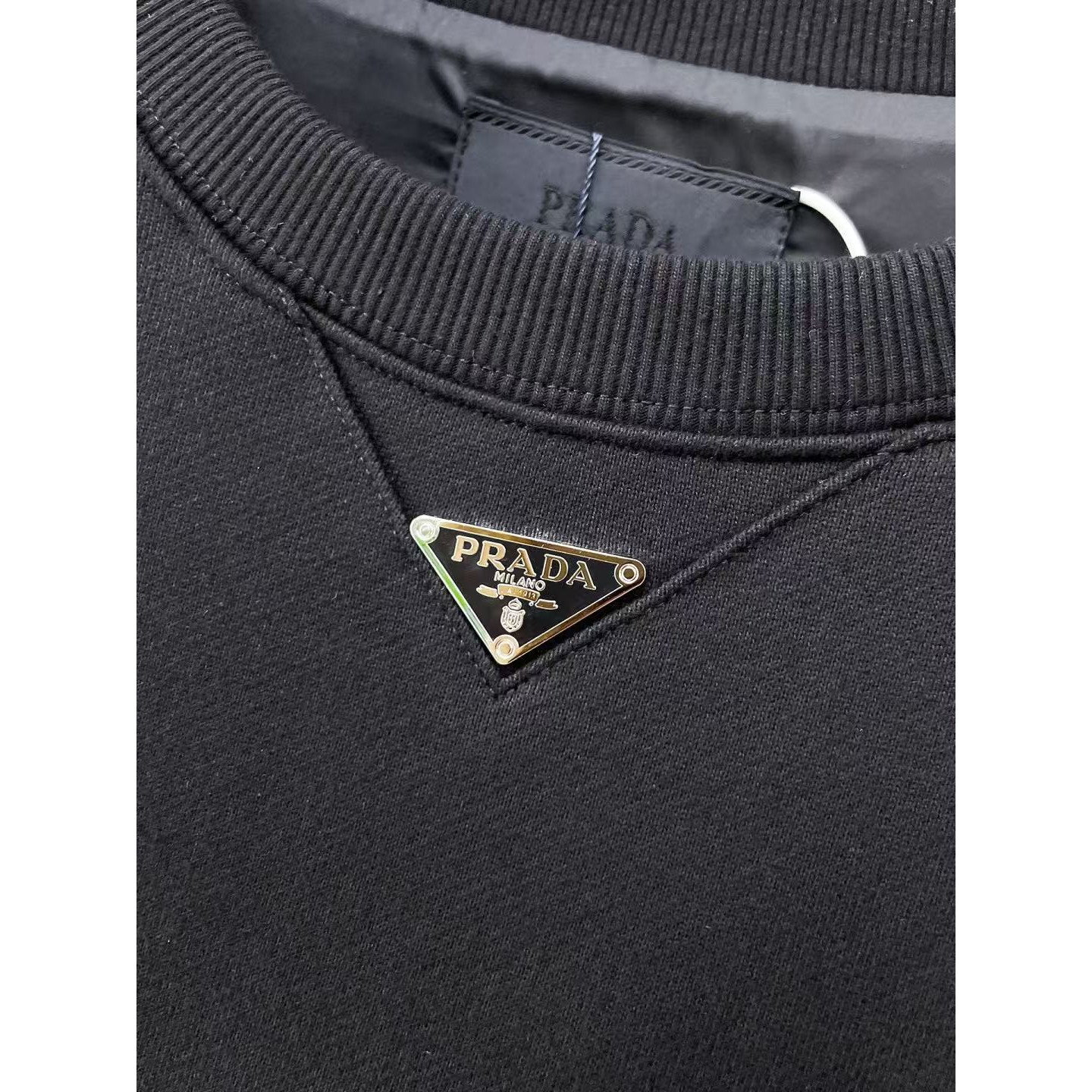 <p>PRADA 圆领卫衣(黑)</p>