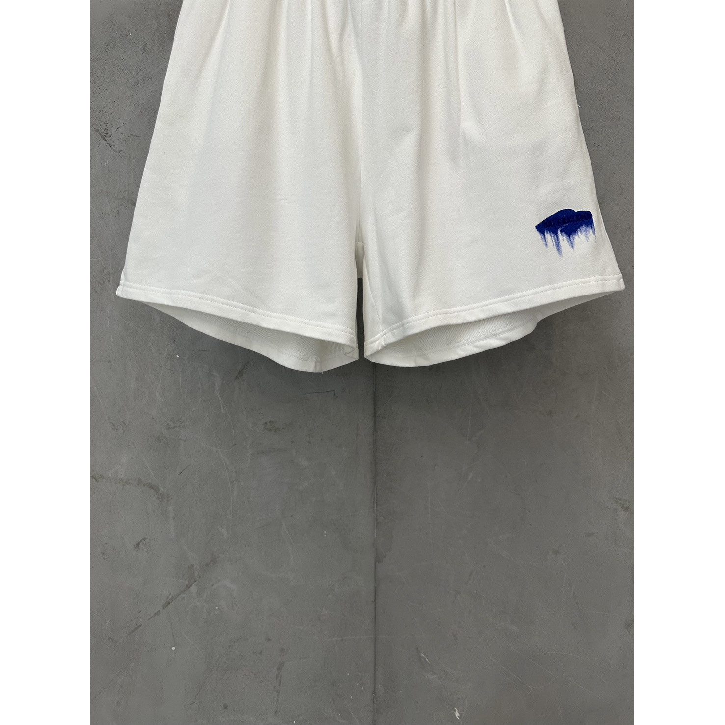<p>Balenciaga 3m刺绣印花休闲短裤(白)</p>