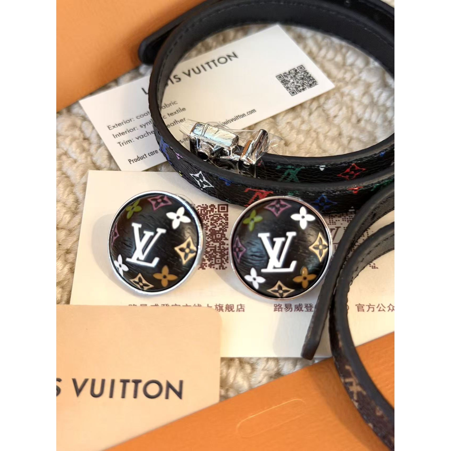 <p>LV&nbsp;耳钉</p>