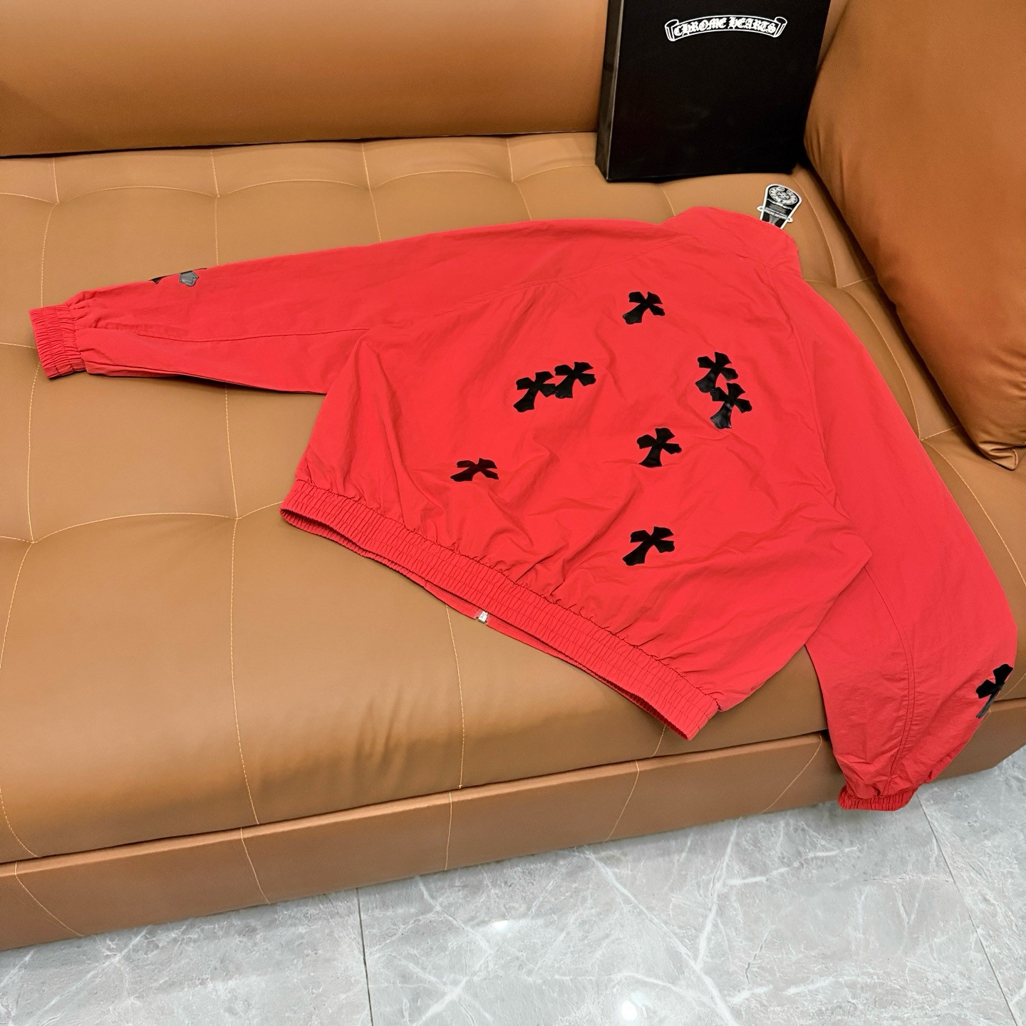 <p>CHROME HEARTS 五金拉链外套(紅)</p>