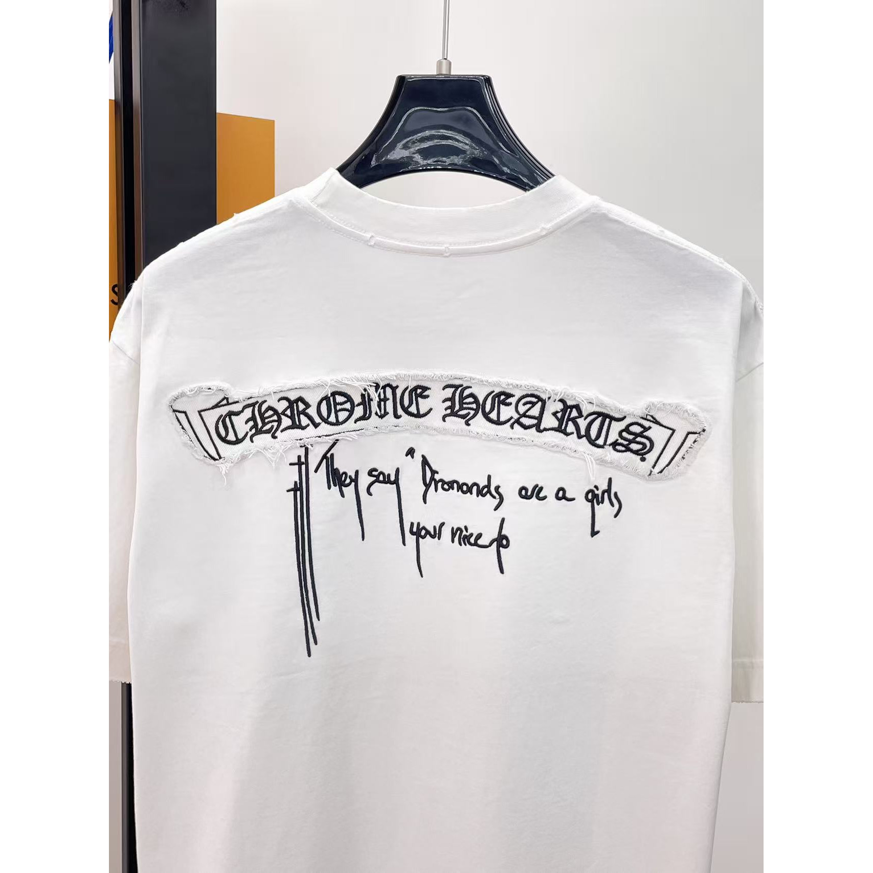 <p>CHROME HEARTS 专柜新款短袖T恤(白)</p>