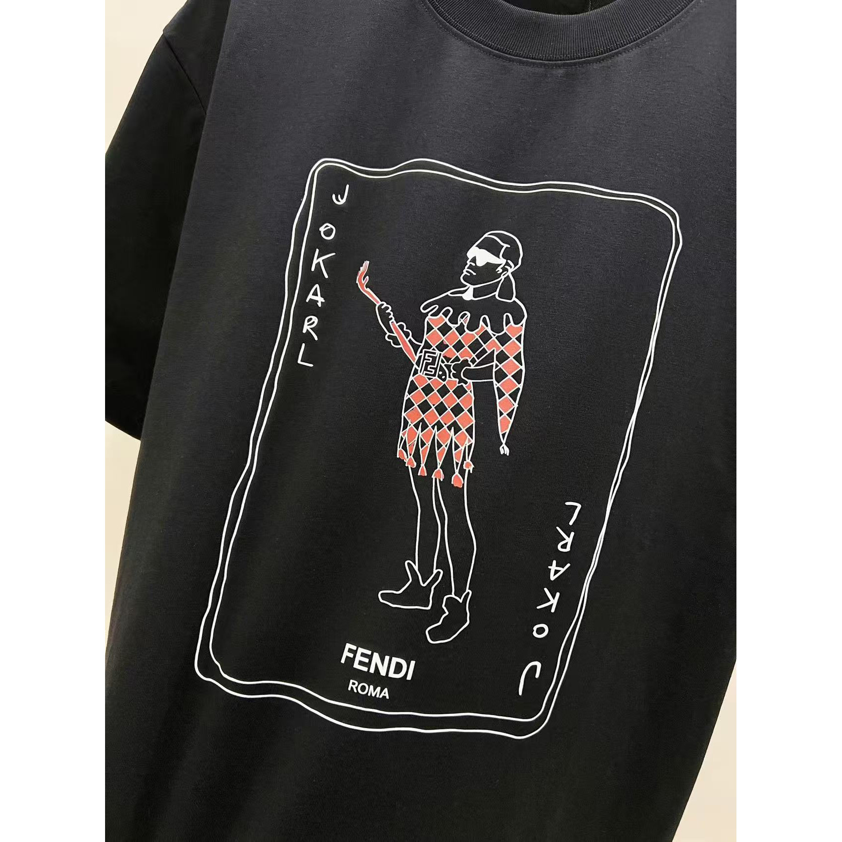 <p>FENDI 扑克牌印花短袖t恤(黑)&nbsp;</p>