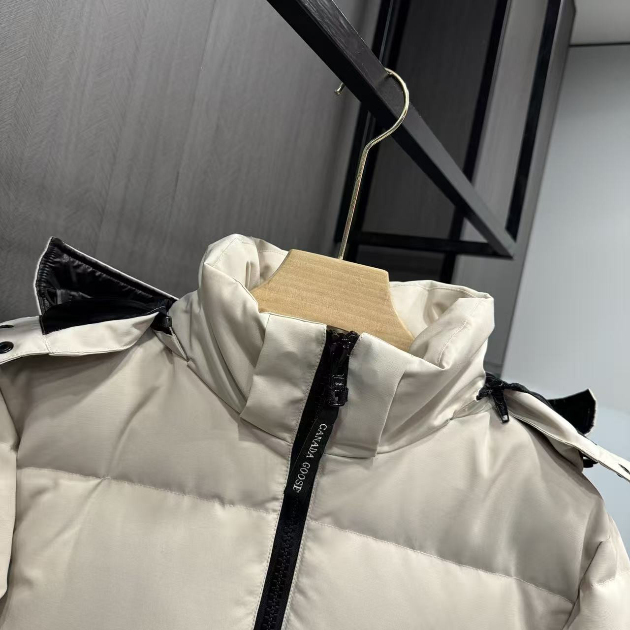 <p>Canada Goose Chelse*派克大衣羽绒服(卡其)</p>