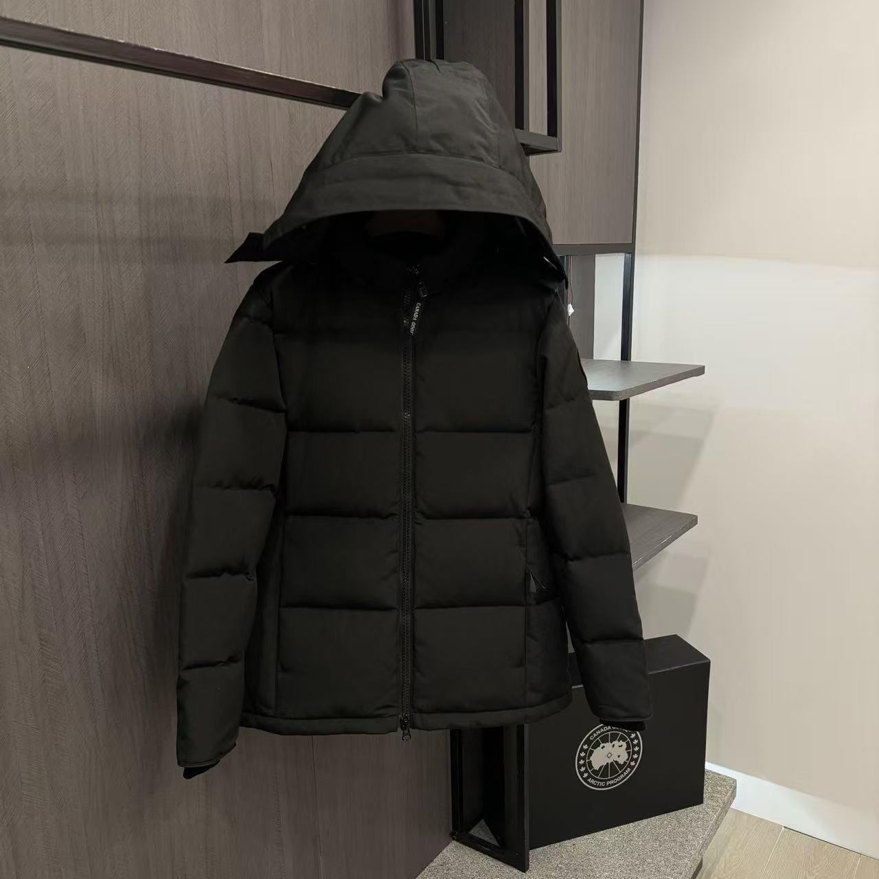 <p>Canada Goose Chelse*派克大衣羽绒服(黑色黑標)</p>