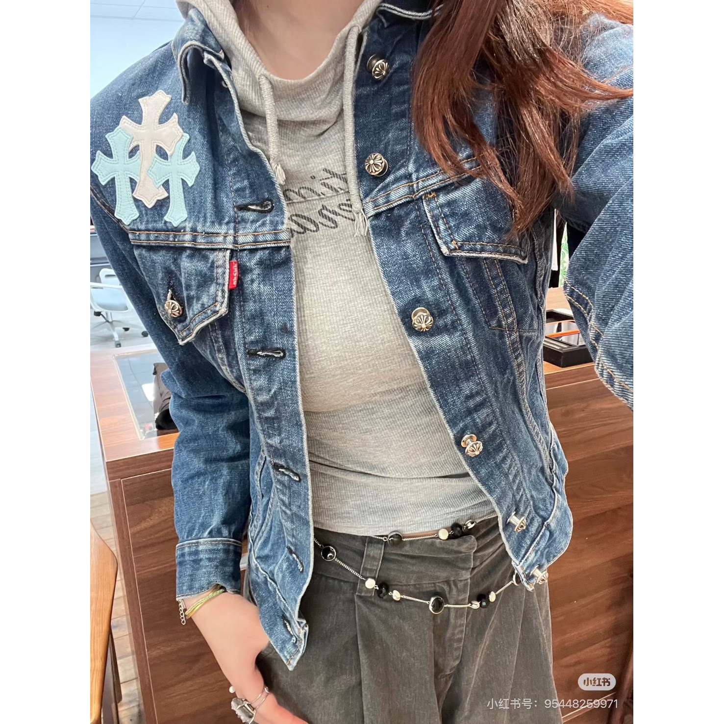 <p>CHROME HEARTS 三十字架牛仔外套</p>