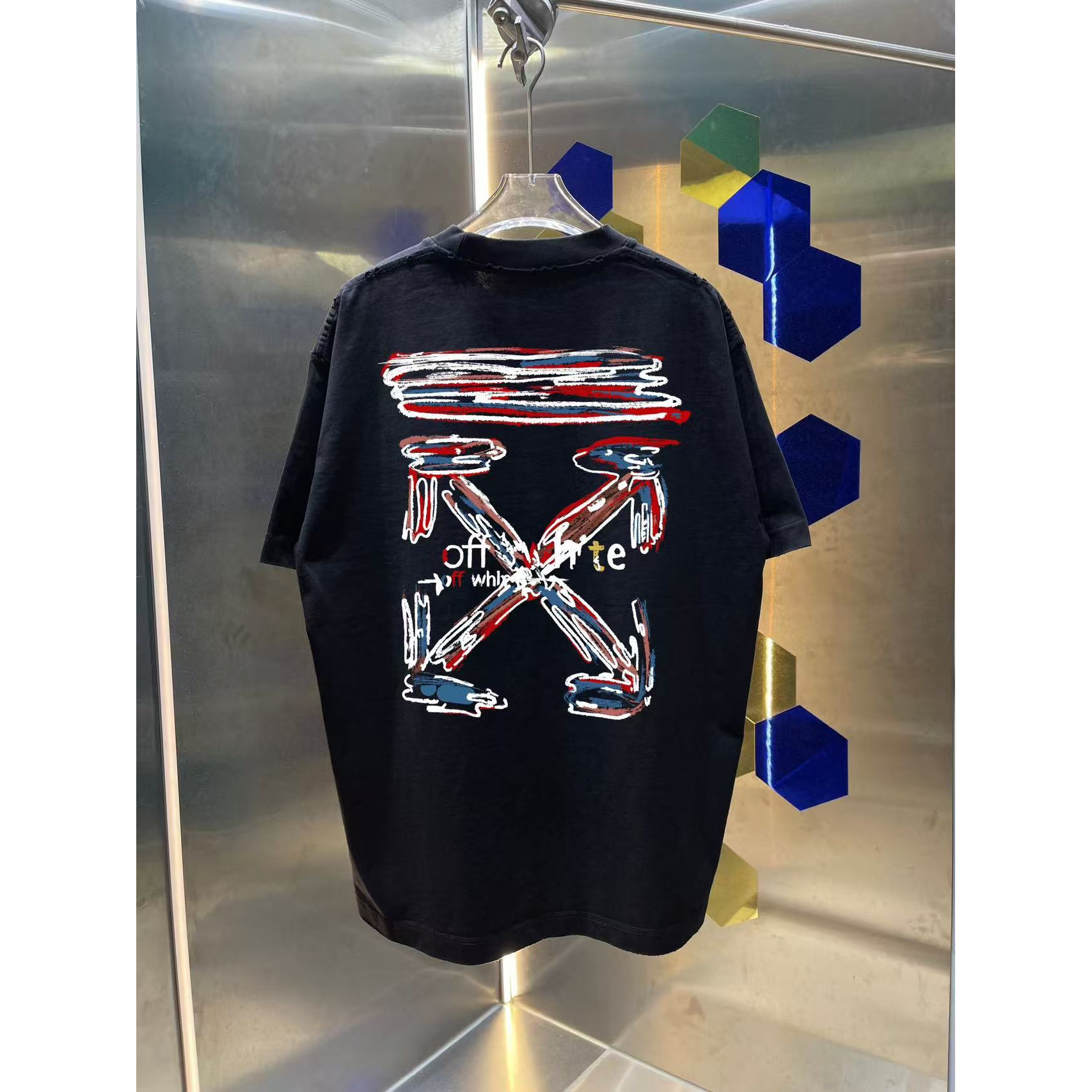 <p>OFF-white 洗水磨破短袖T恤(洗水黑)</p>