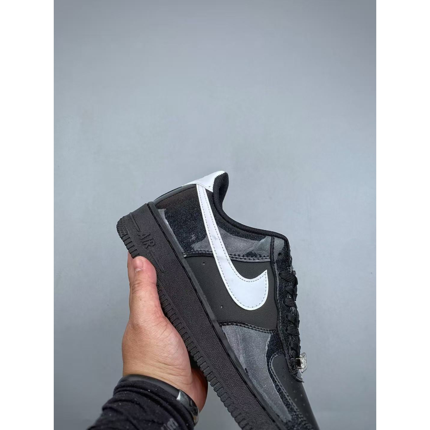 <p>NIKE AIR FORCE 1 LOW 休闲鞋(黑)&nbsp;</p>