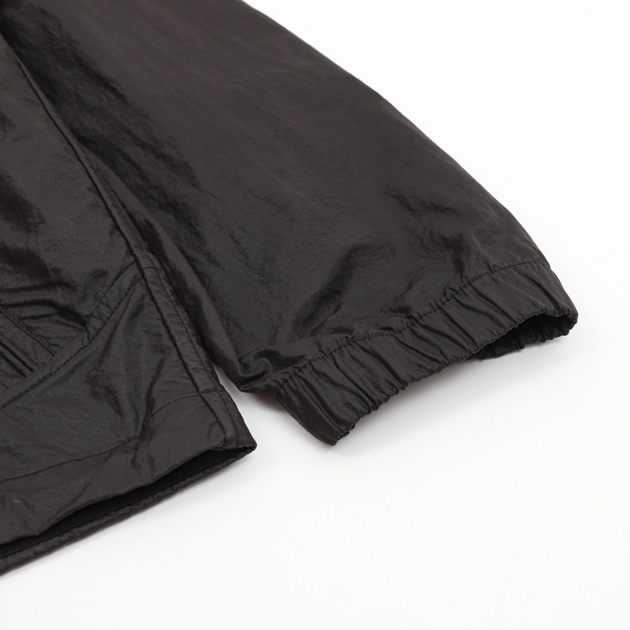 <p>Stone Island 防风防水户外风衣外套(黑)</p>