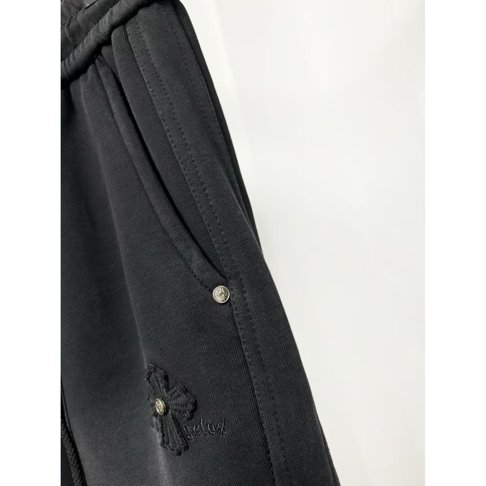 <p>Chrome Hearts 休闲长裤(黑)</p>