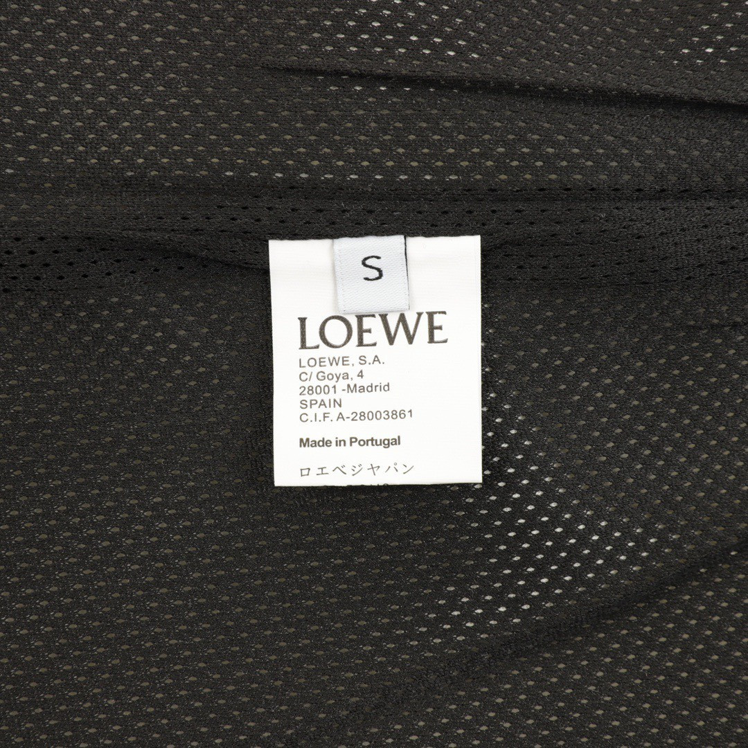 <p>Loewe 拼色织带刺绣连帽拉链外套(米黃)</p>