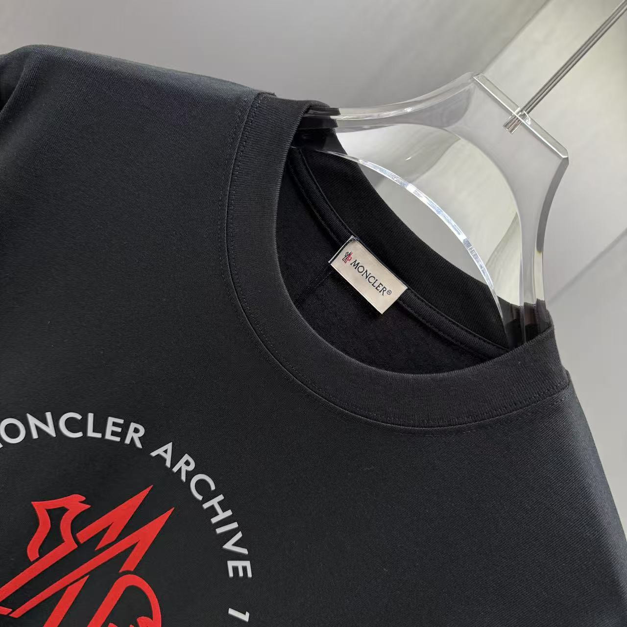 <p>Moncler 短袖T恤(黑)</p>