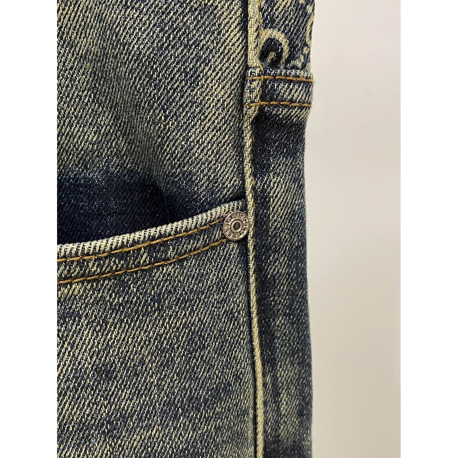 <p>GUCCI&nbsp;休闲牛仔裤</p>