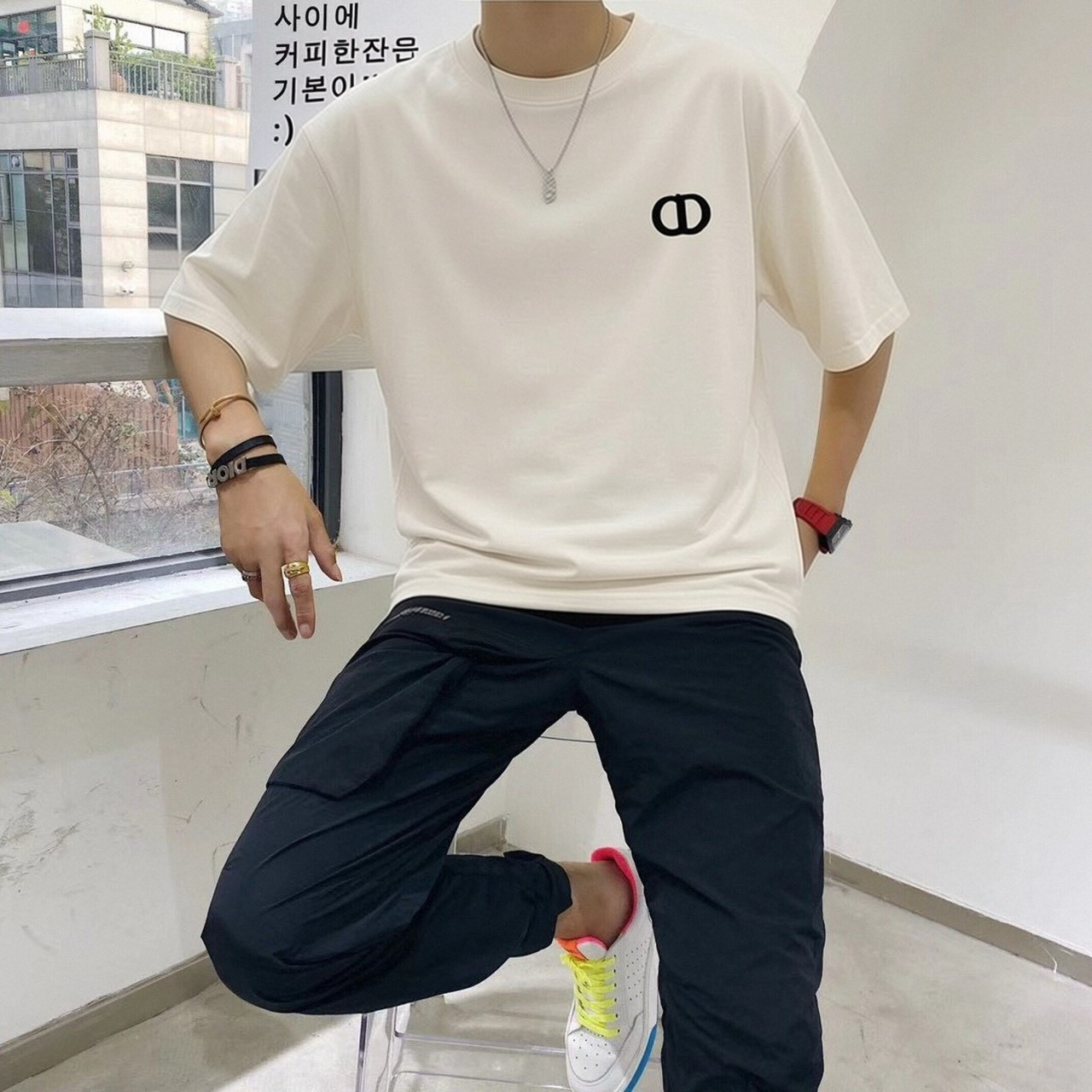 <p>DIOR 针织羊毛短袖T恤(白)</p>