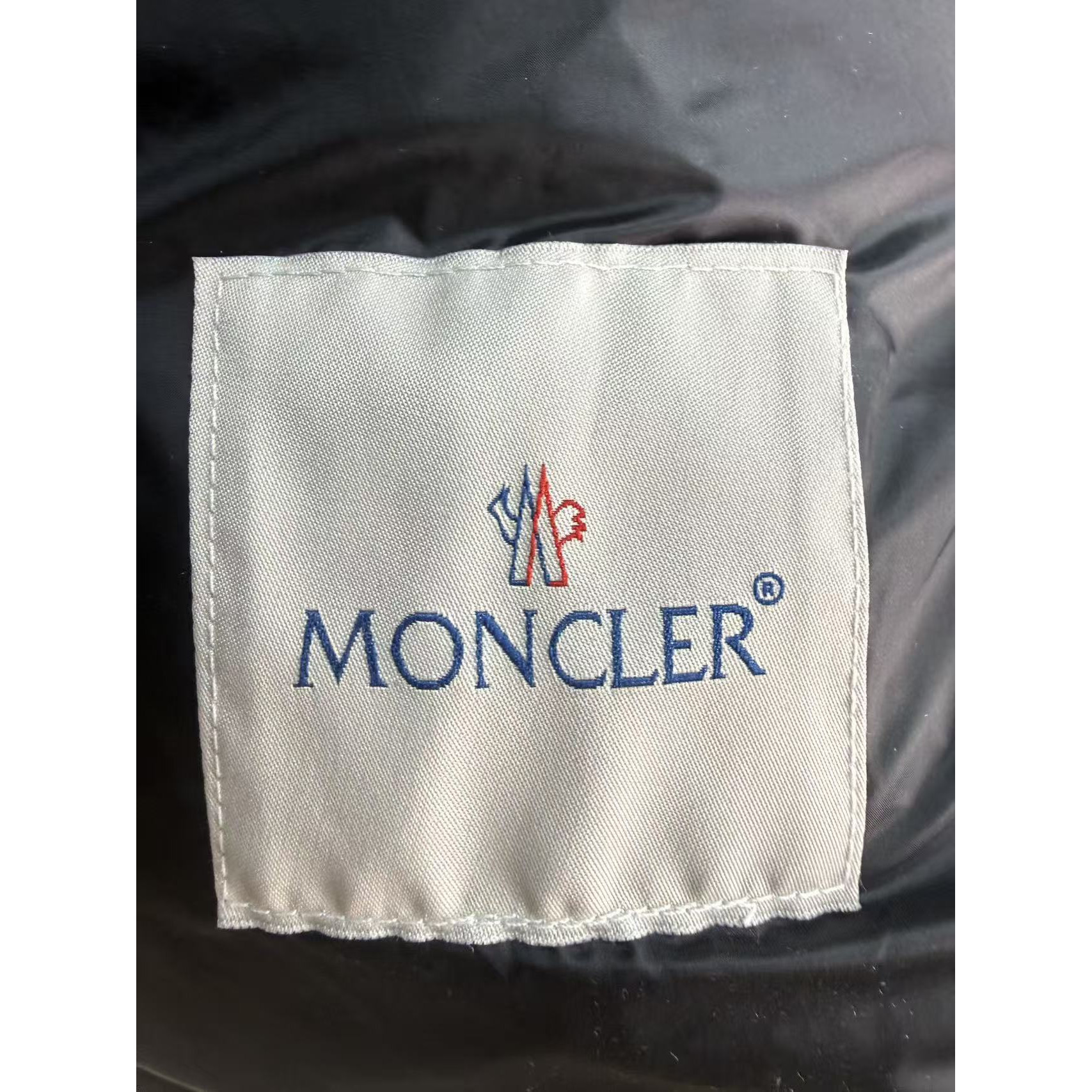 <p>Moncler Liane女士立领羽绒服(黑)</p>