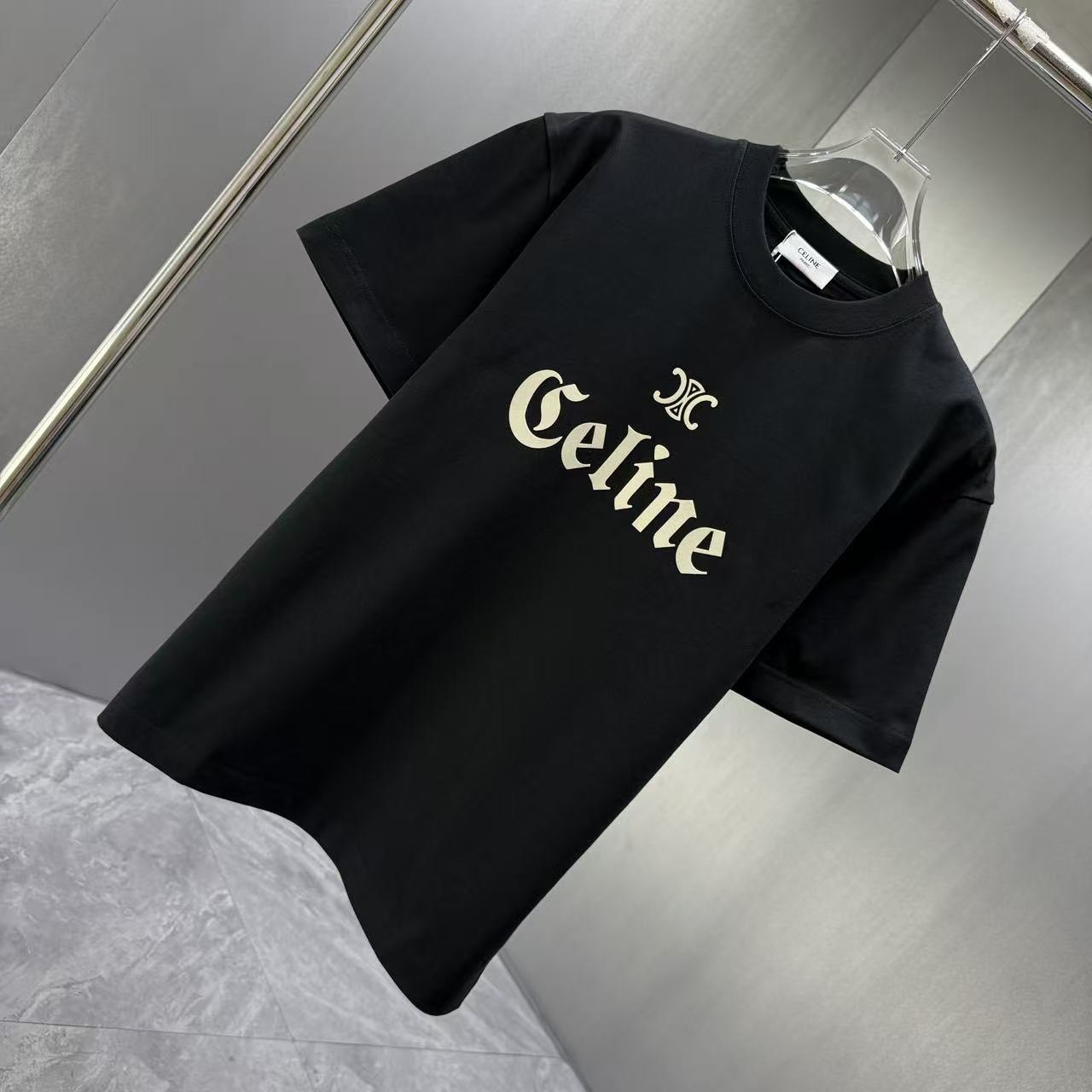 <p>CELINE 短袖T恤(黑)</p>