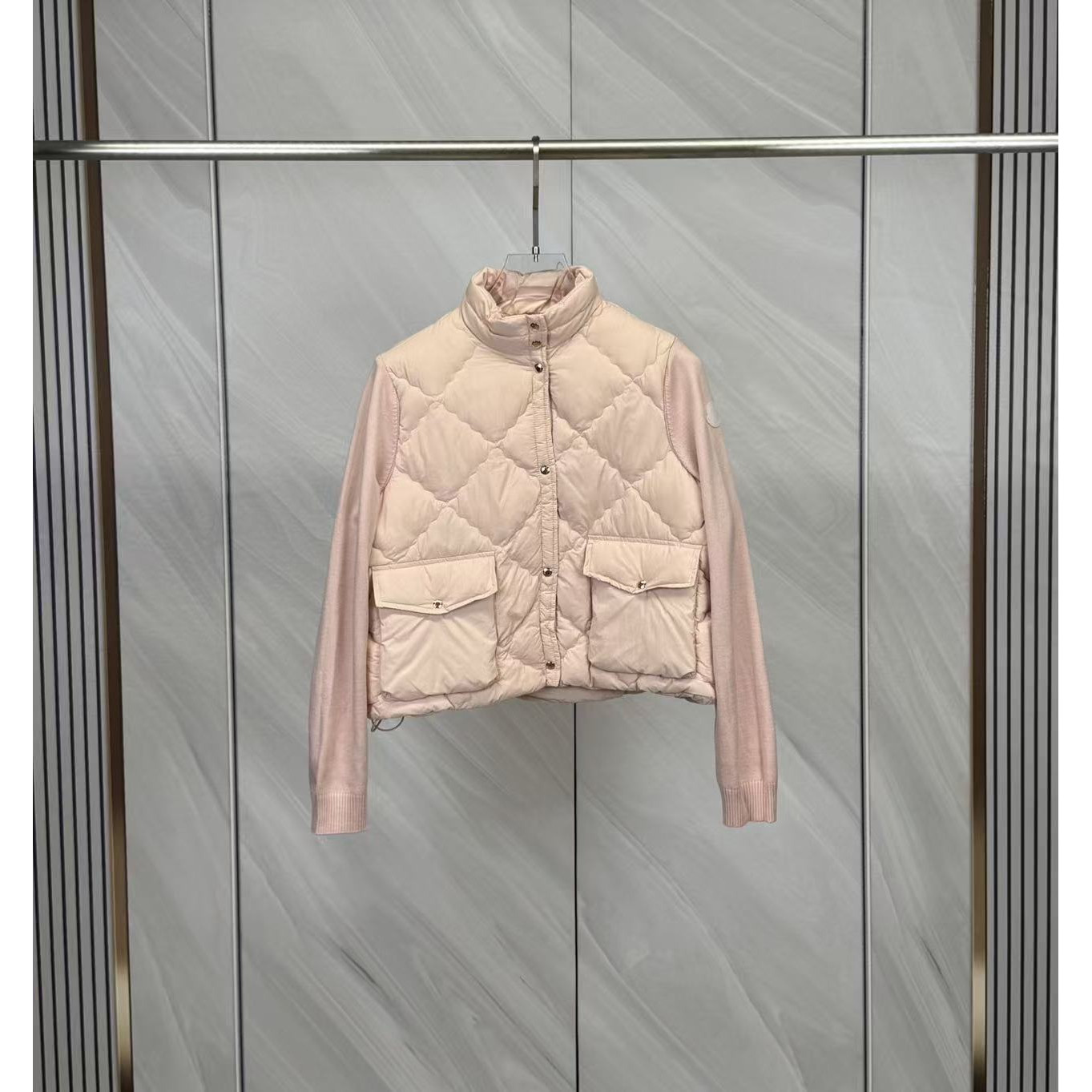 <p>Moncler 针织拼接羽绒服(粉)</p>