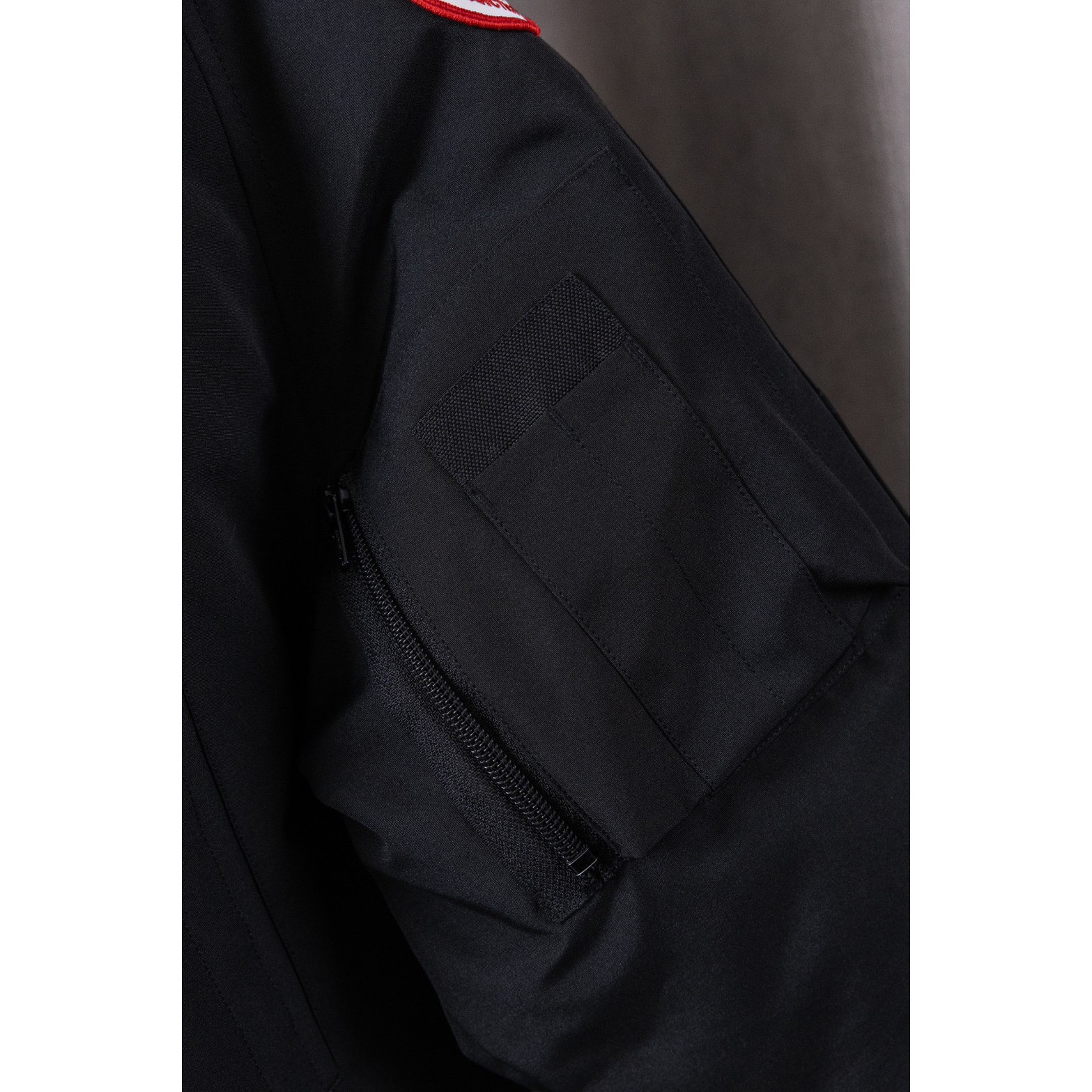 <p>Canada Goose 01款 Chilliwack Bomber 飞行员羽绒服(黑色)</p>