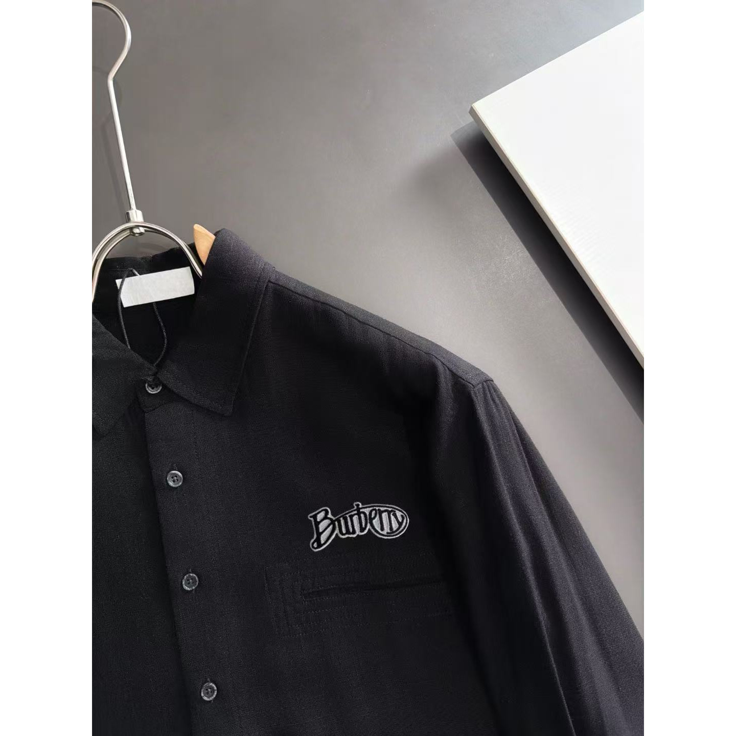 <p>BURBERRY 亚麻衬衫套装(黑)</p>