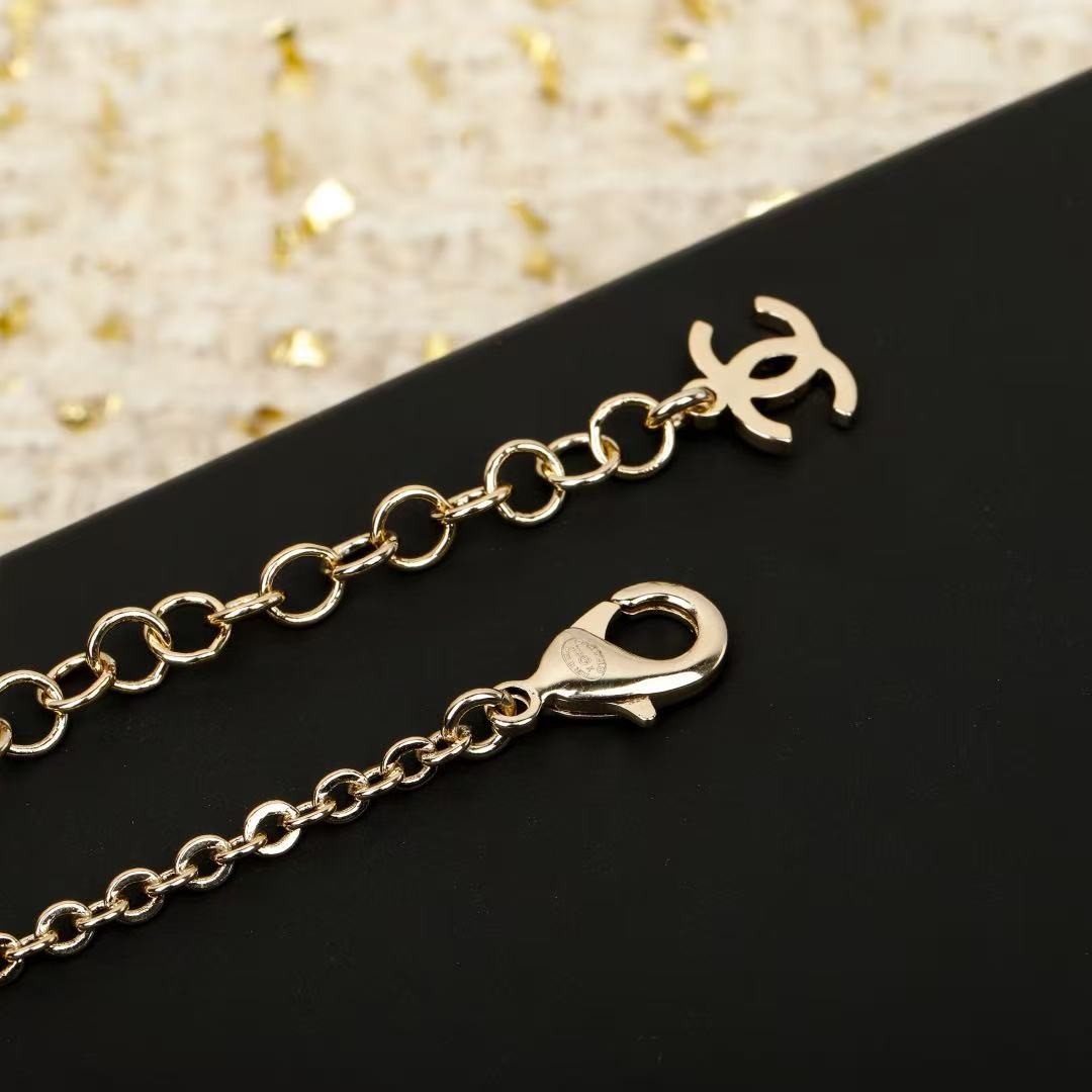 <p>CHANEL&nbsp;蝴蝶结珍珠双c项链</p>