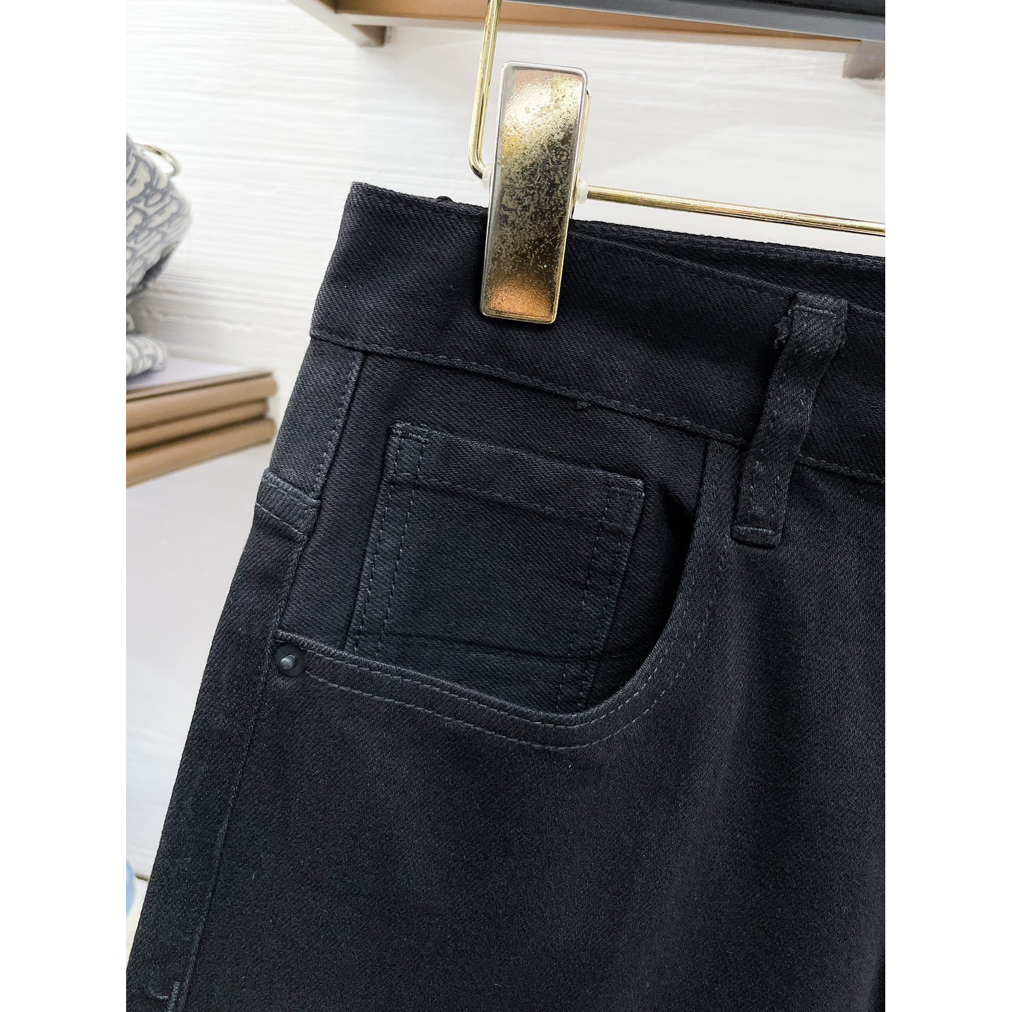 <p>LV&nbsp;高品质牛仔裤(黑)</p>