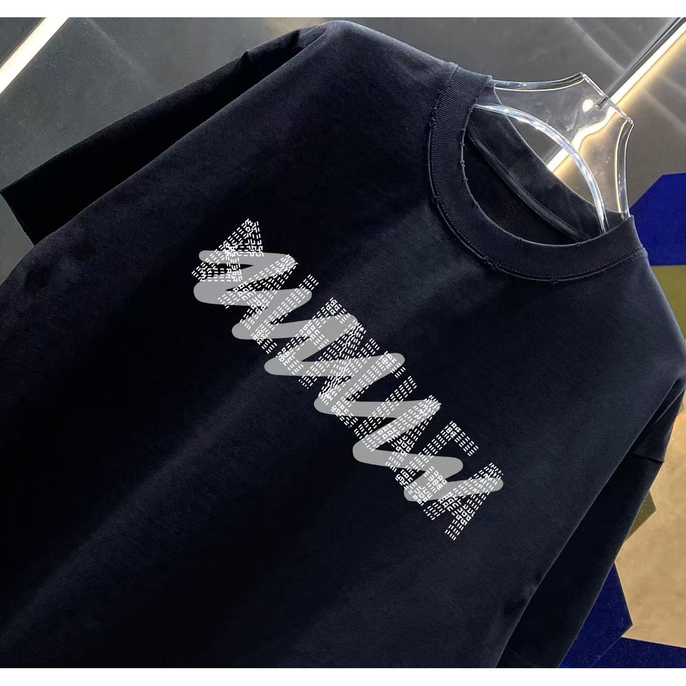 <p>Balenciaga 洗水磨破短袖T恤(洗水黑)</p>
