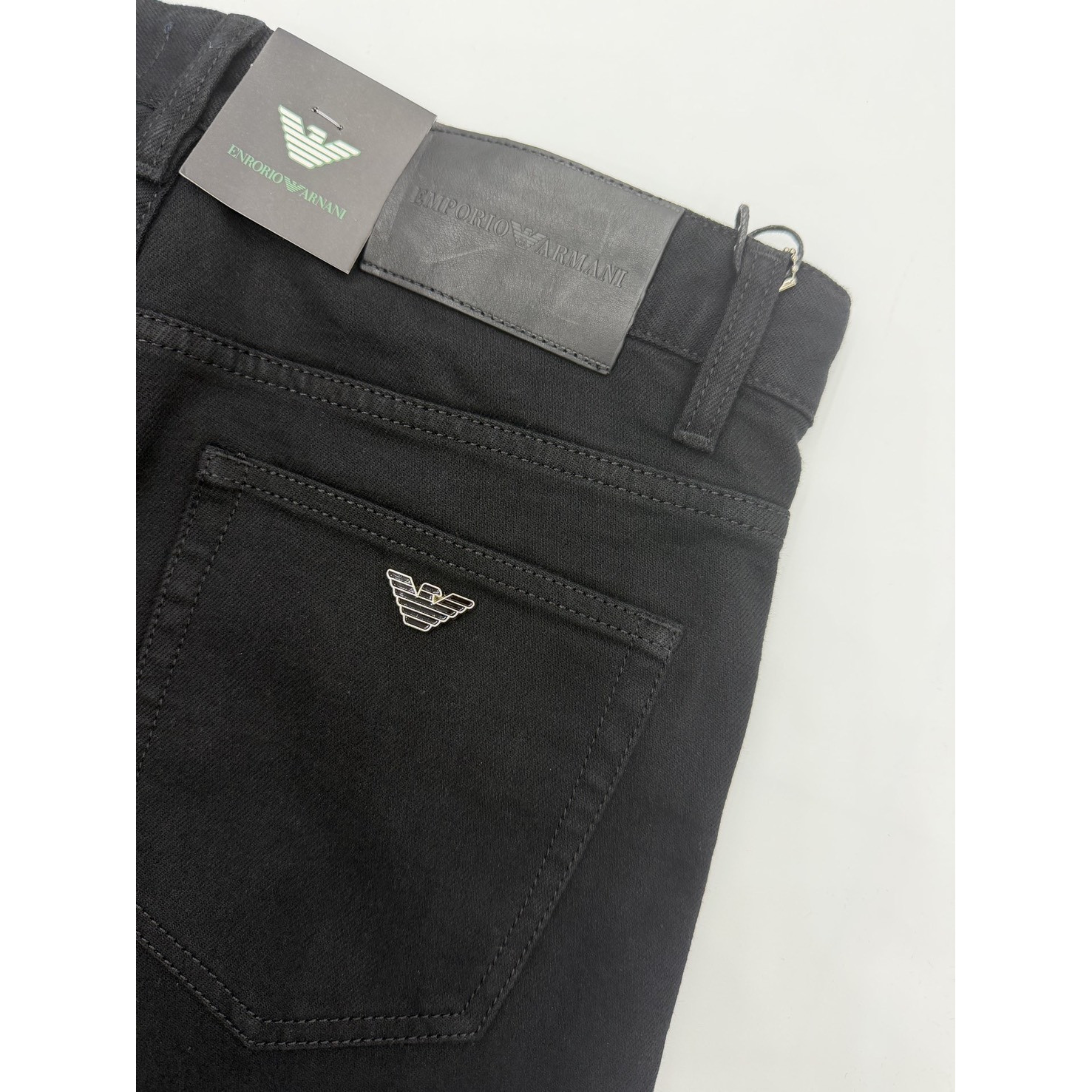 <p>Giorgio_Armani 阔腿直筒牛仔裤(D2706#)</p>