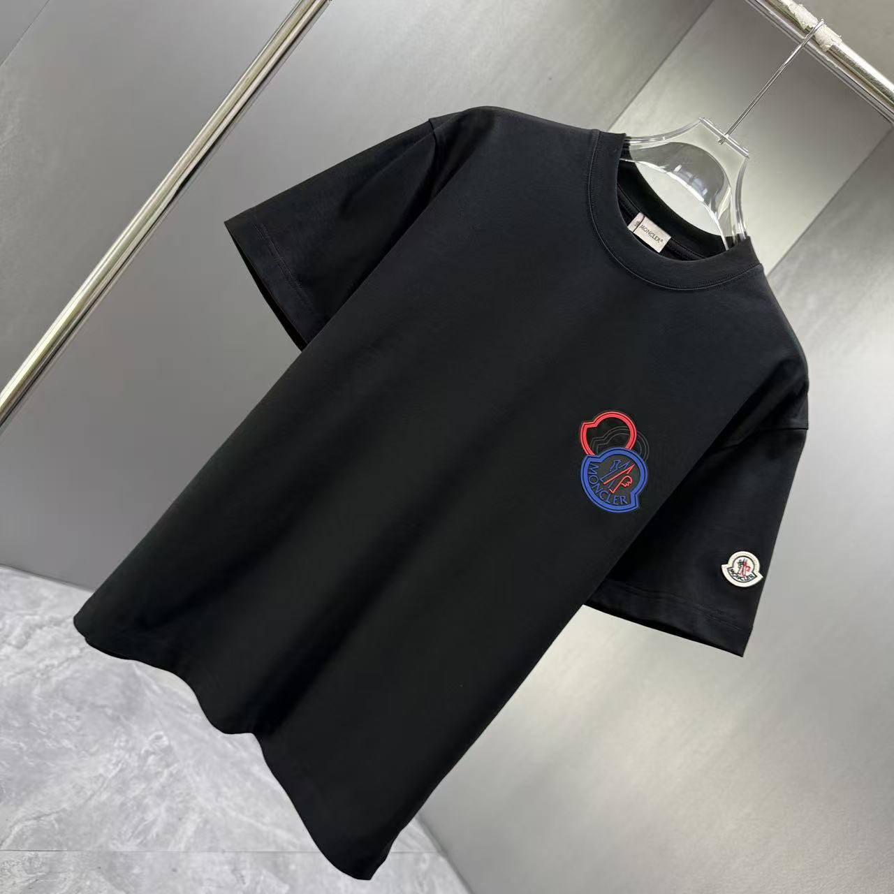 <p>Moncler 短袖T恤(黑)</p>