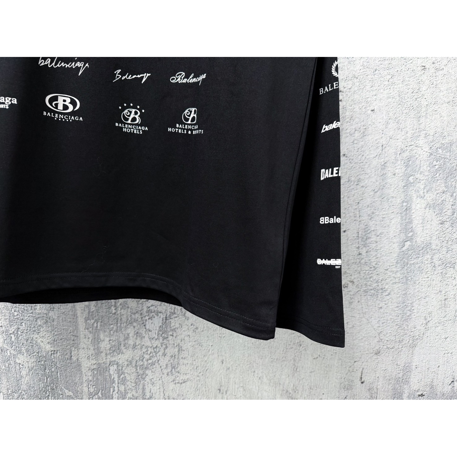 <p>BALENCIAGA logo印花长袖(黑)</p>