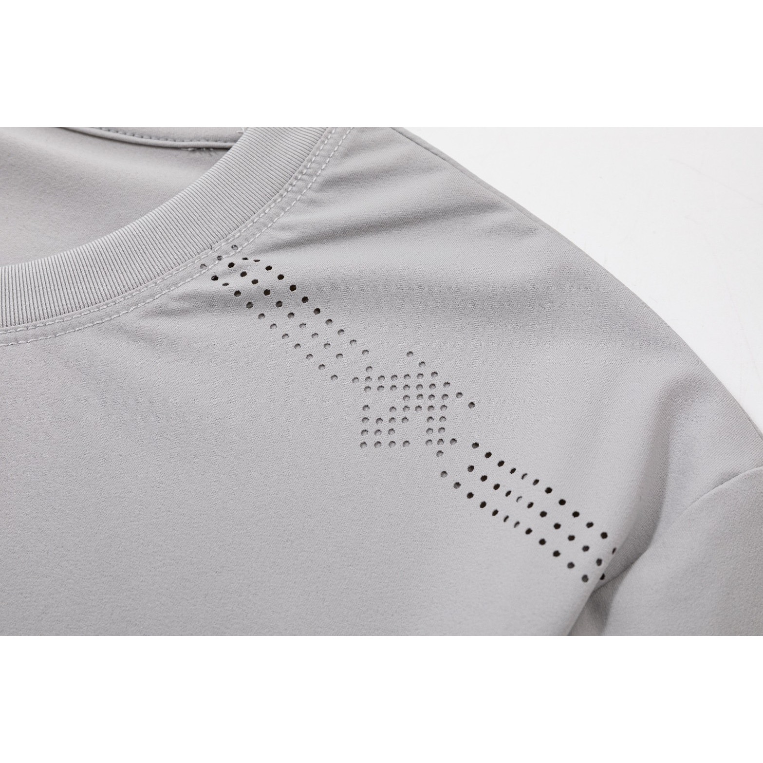 <p>DESCENTE 速干机能短袖T恤(灰)</p>