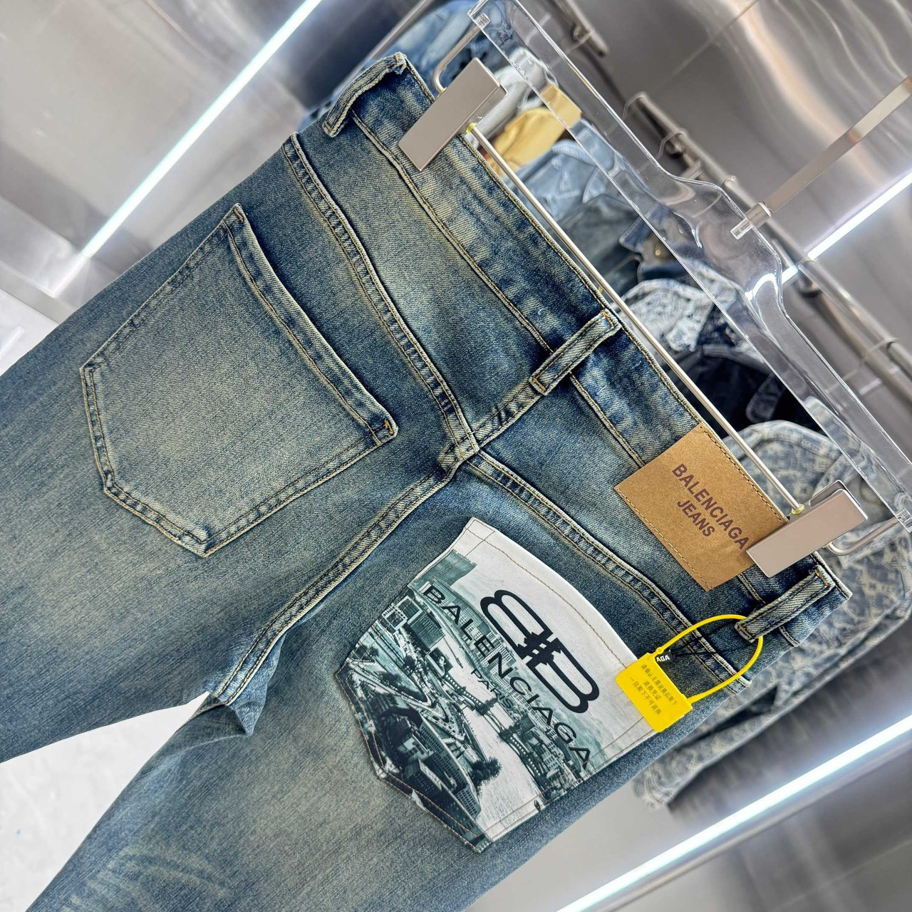 <p>Balenciaga 直筒牛仔裤(蓝色)</p>